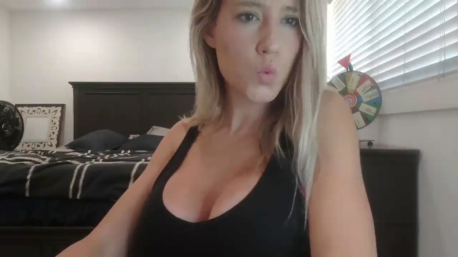Gallery image thumbnail from blond_milf's myfreecams stream on, 06/11/2024, 20:00 image 13 of 20