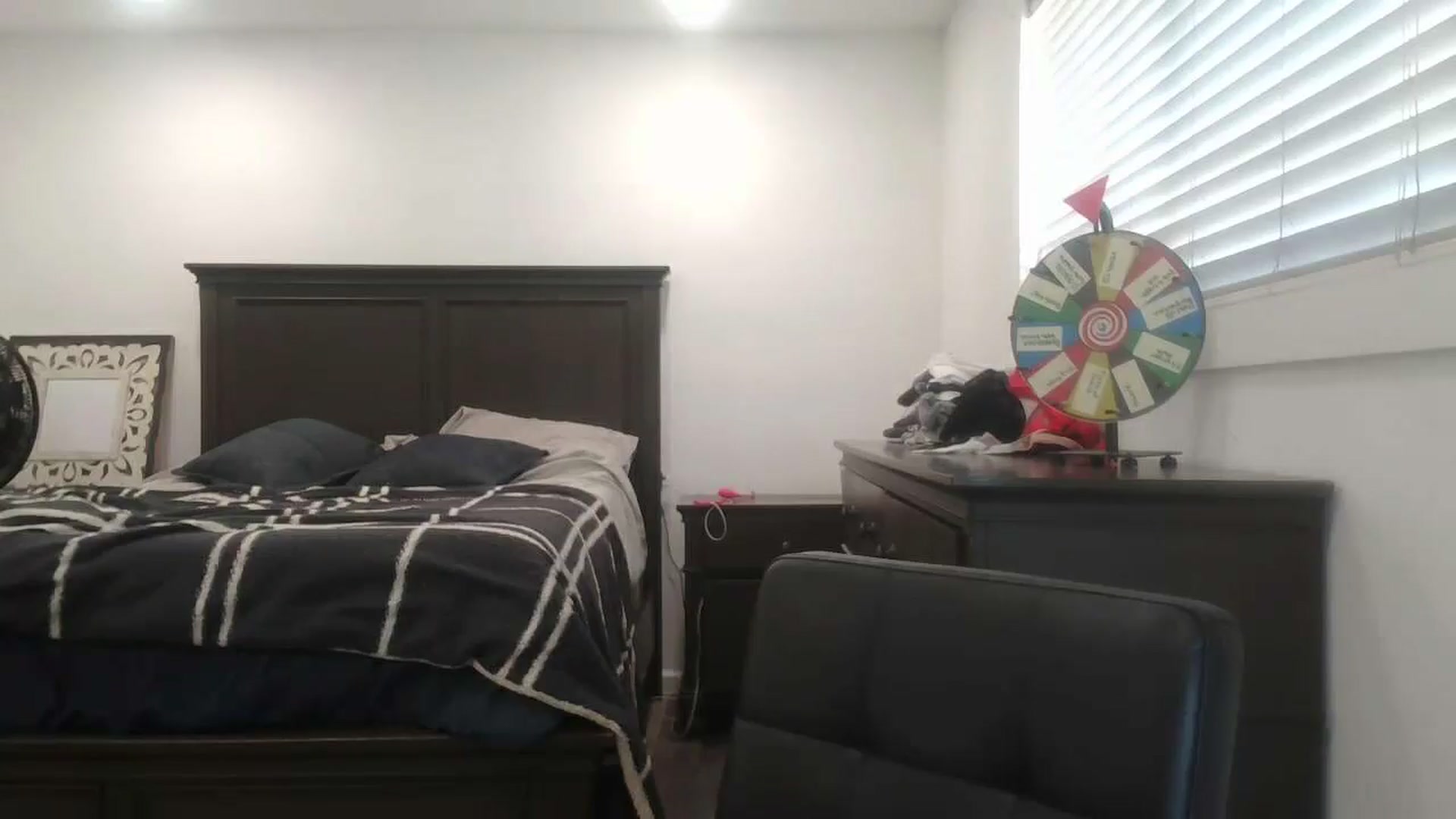 Gallery image thumbnail from blond_milf's myfreecams stream on, 06/11/2024, 20:00 image 7 of 20