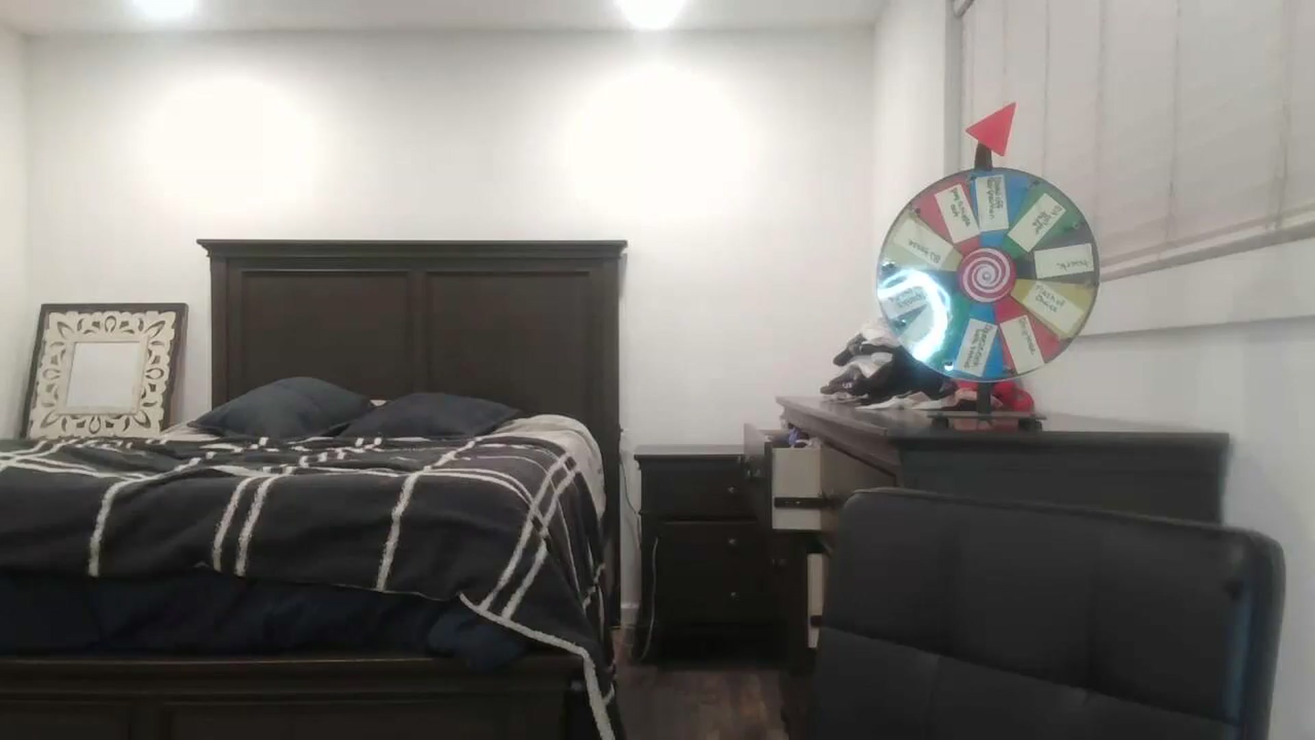 Gallery image thumbnail from blond_milf's myfreecams stream on, 06/12/2024, 07:47 image 15 of 20
