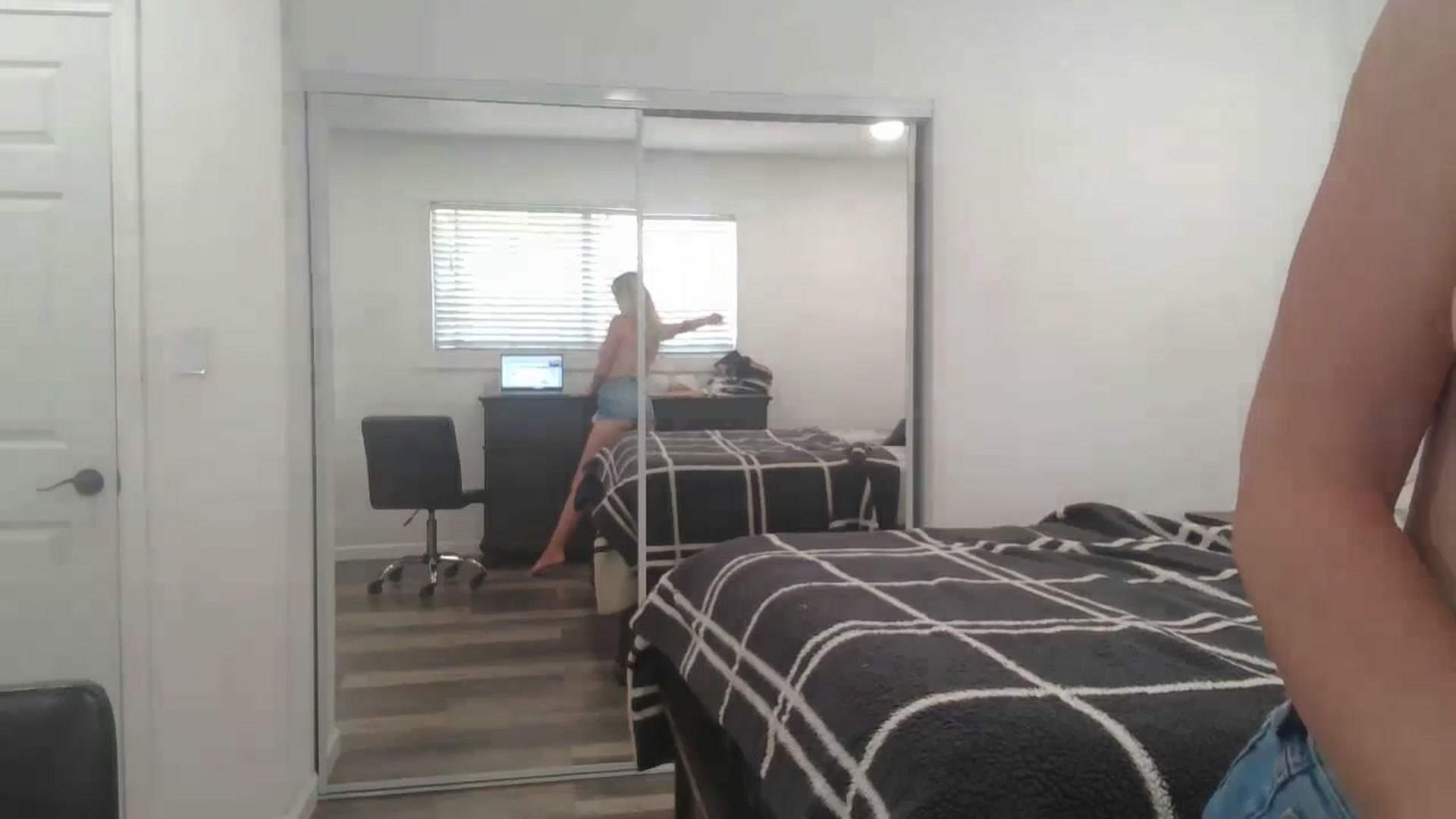 Gallery image thumbnail from blond_milf's myfreecams stream on, 06/14/2024, 22:14 image 17 of 20