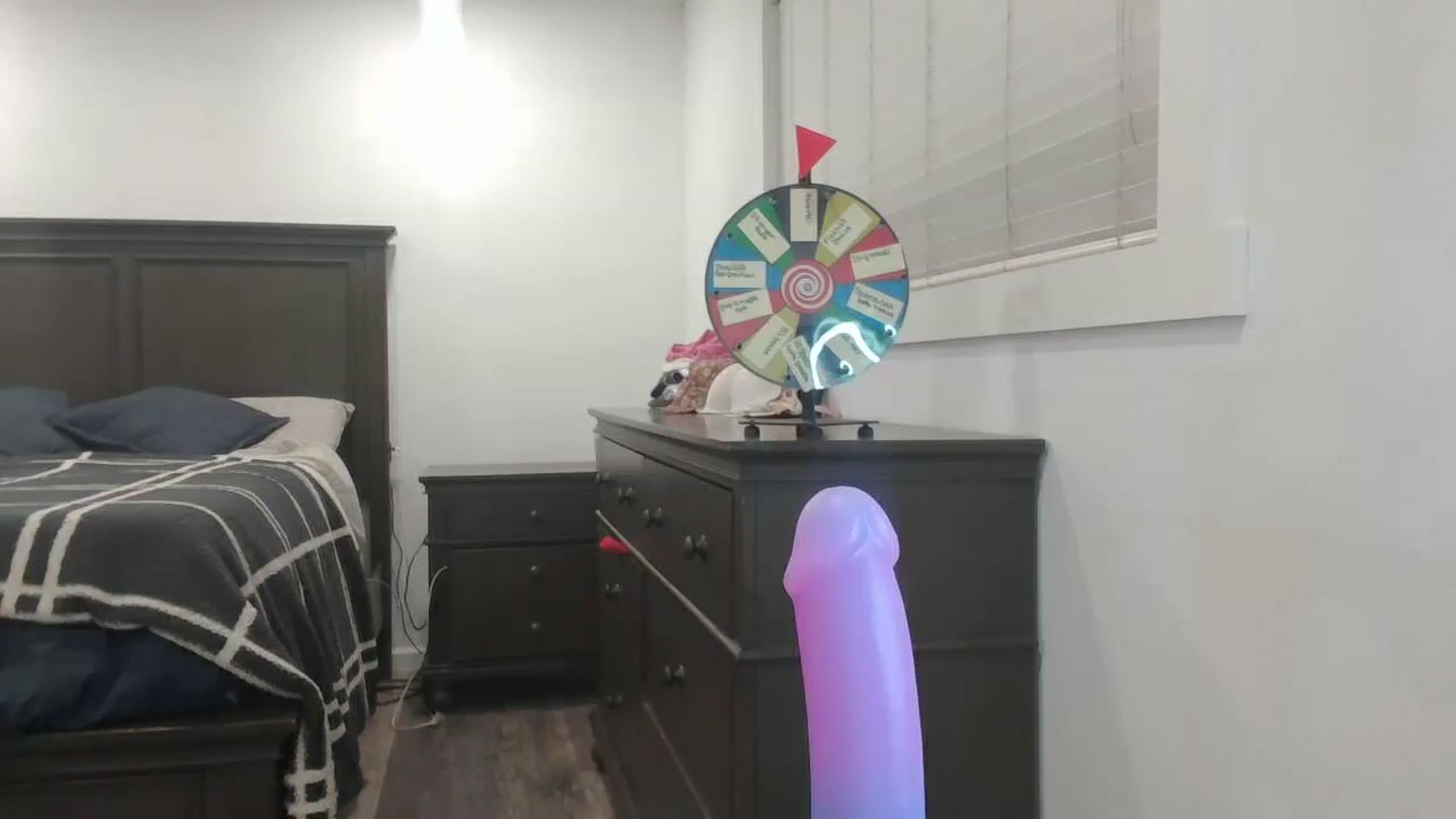 Gallery image thumbnail from blond_milf's myfreecams stream on, 06/18/2024, 08:25 image 7 of 20