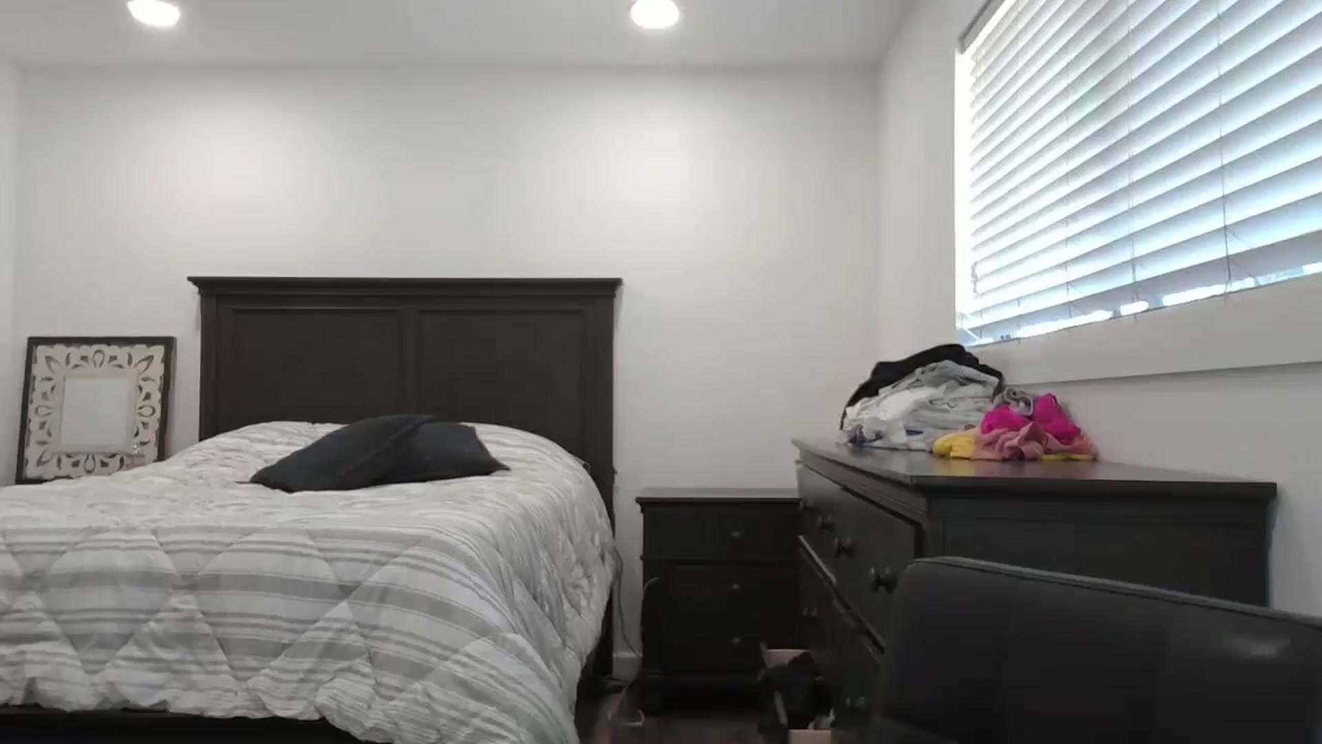 Gallery image thumbnail from blond_milf's myfreecams stream on, 06/27/2024, 22:40 image 1 of 20