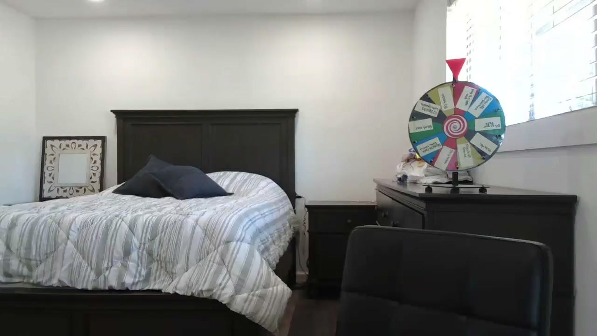 Gallery image thumbnail from blond_milf's myfreecams stream on, 06/28/2024, 21:14 image 12 of 20