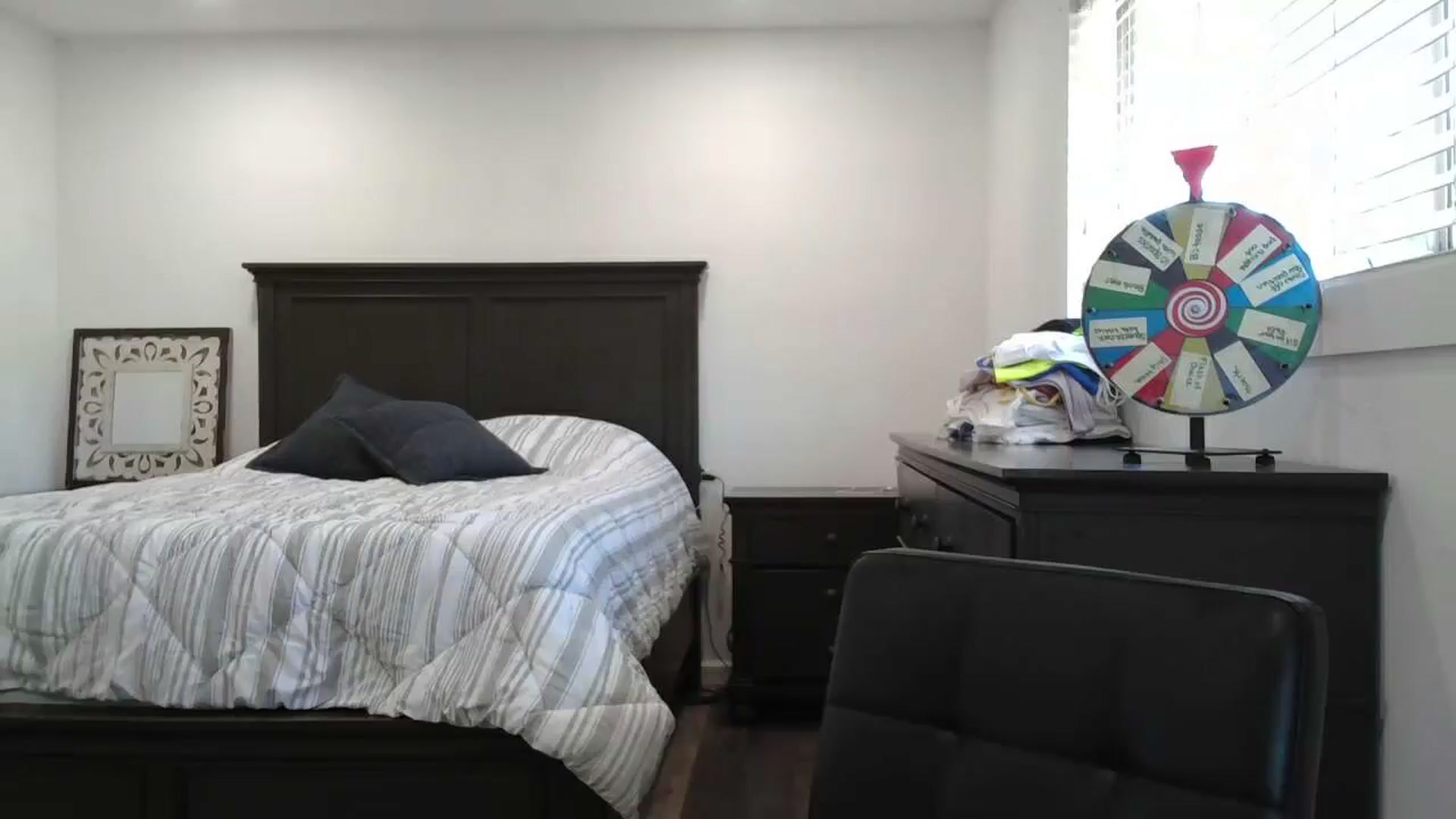 Gallery image thumbnail from blond_milf's myfreecams stream on, 06/28/2024, 21:14 image 3 of 20