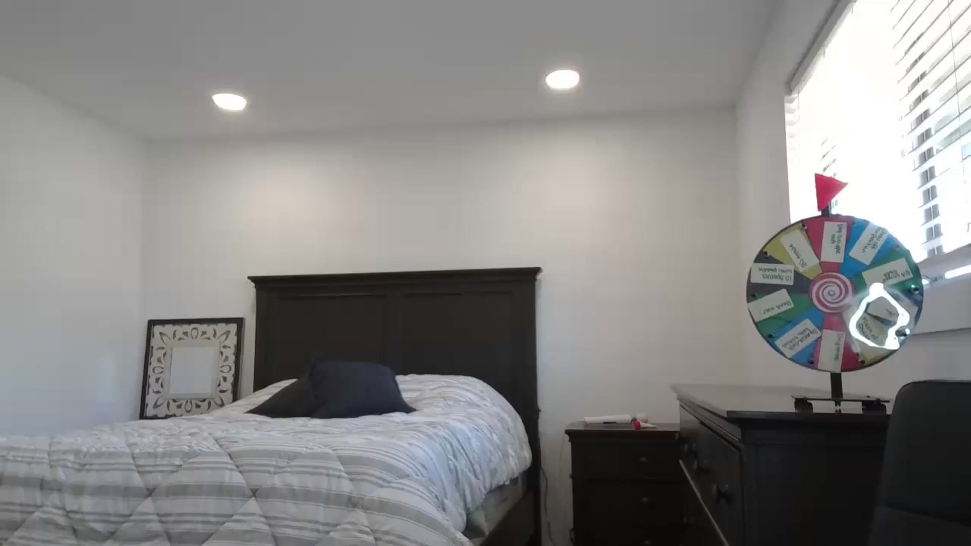 Gallery image thumbnail from blond_milf's myfreecams stream on, 07/10/2024, 21:37 image 13 of 20