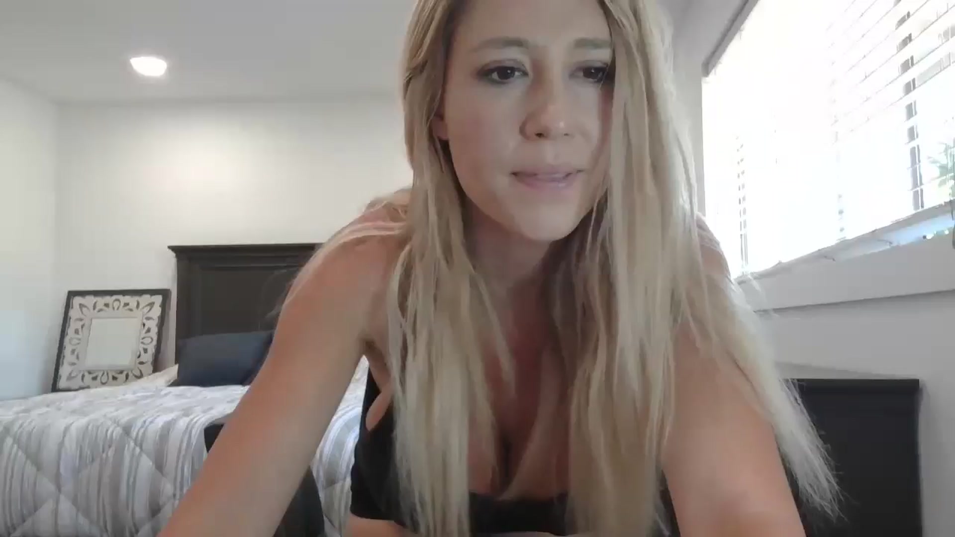 Gallery image thumbnail from blond_milf's myfreecams stream on, 07/15/2024, 21:31 image 4 of 20
