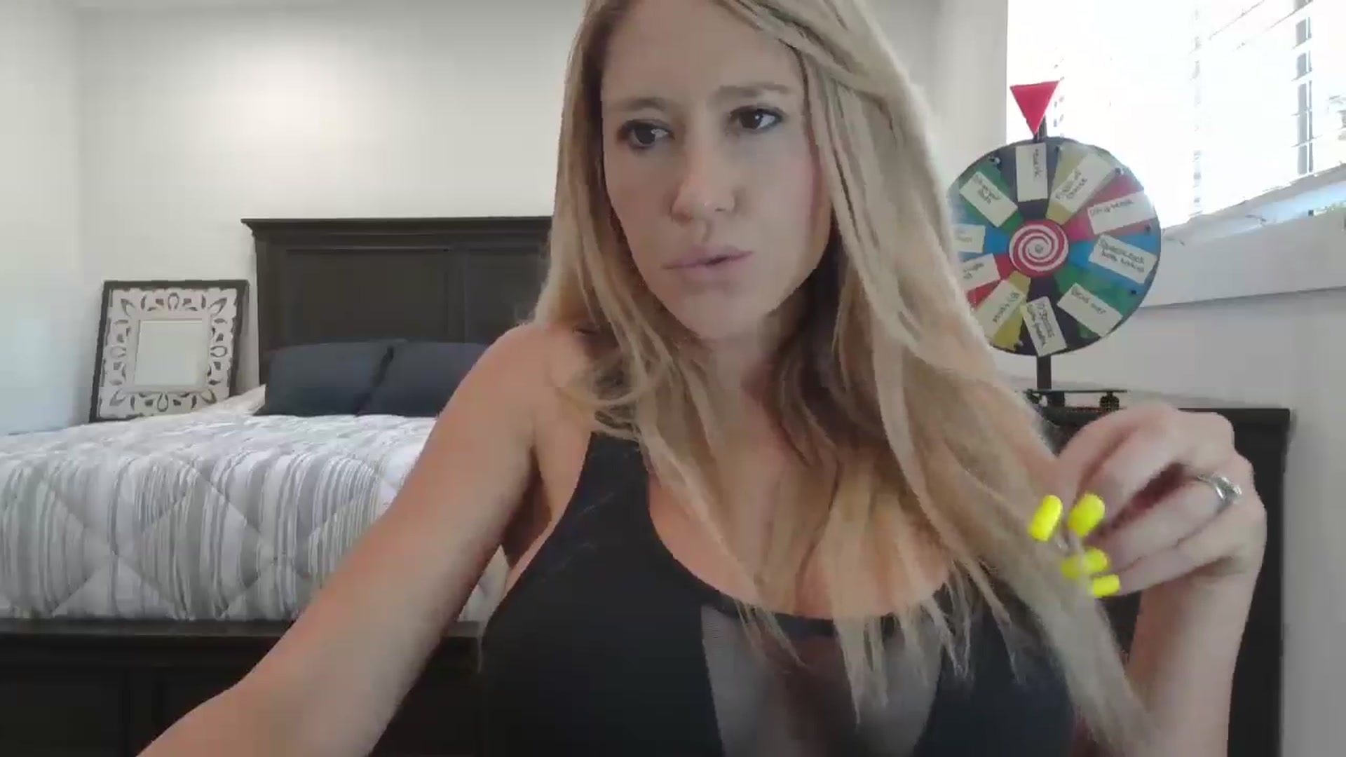Gallery image thumbnail from blond_milf's myfreecams stream on, 07/15/2024, 21:31 image 16 of 20