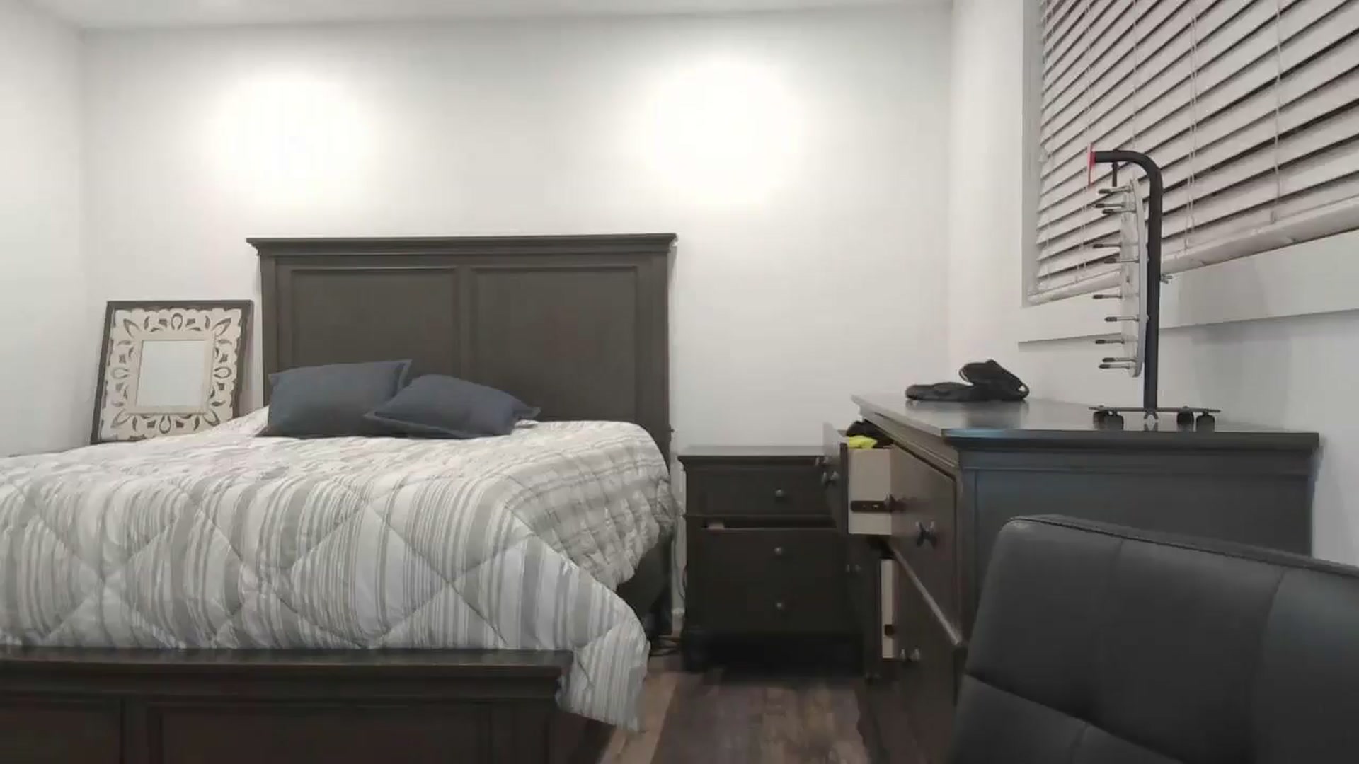 Gallery image thumbnail from blond_milf's myfreecams stream on, 07/16/2024, 06:38 image 19 of 20
