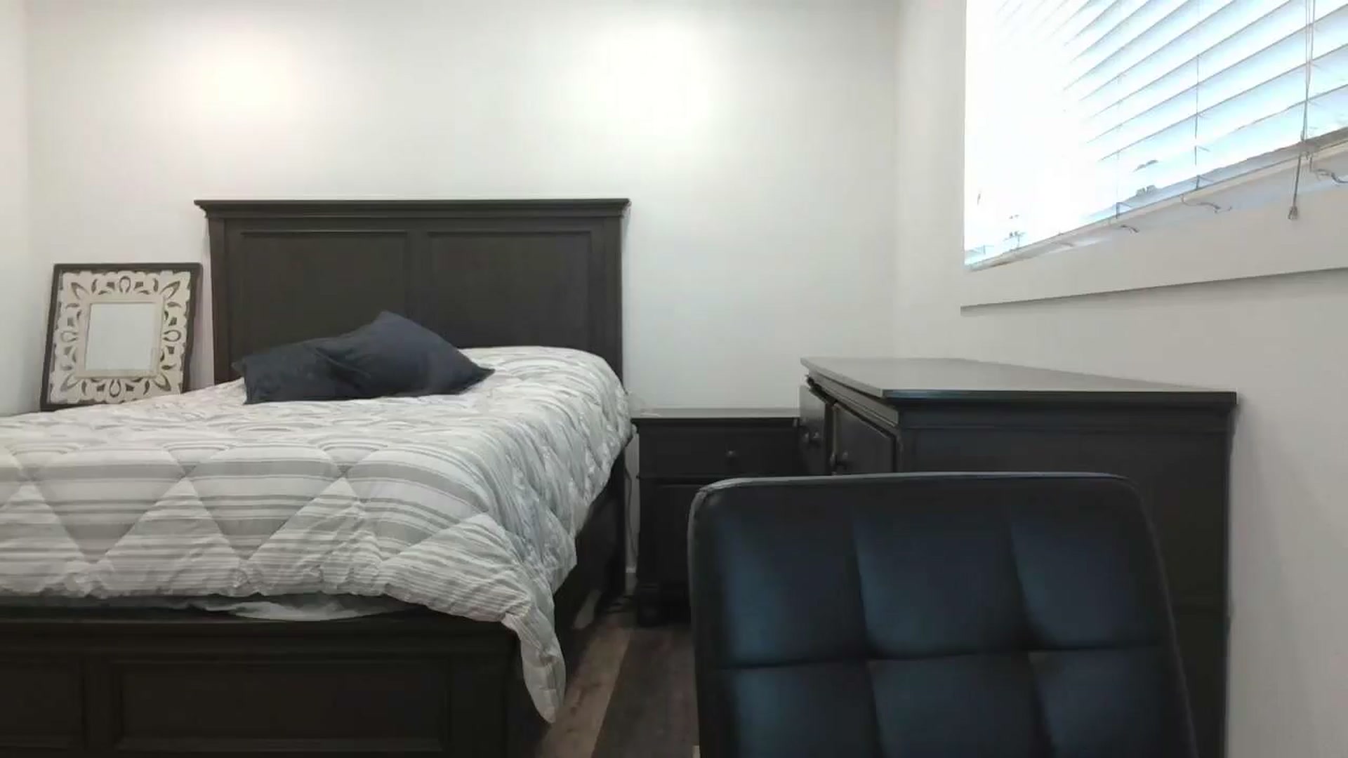 Gallery image thumbnail from blond_milf's myfreecams stream on, 07/16/2024, 21:14 image 17 of 20