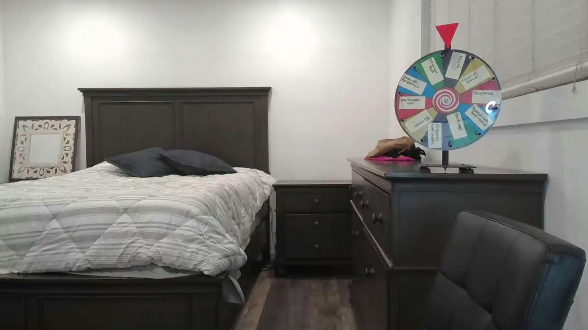 Gallery image thumbnail from blond_milf's myfreecams stream on, 07/20/2024, 05:57 image 18 of 20
