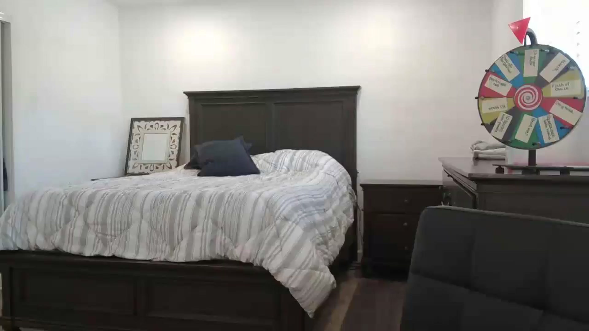 Gallery image thumbnail from blond_milf's myfreecams stream on, 07/25/2024, 22:07 image 10 of 20