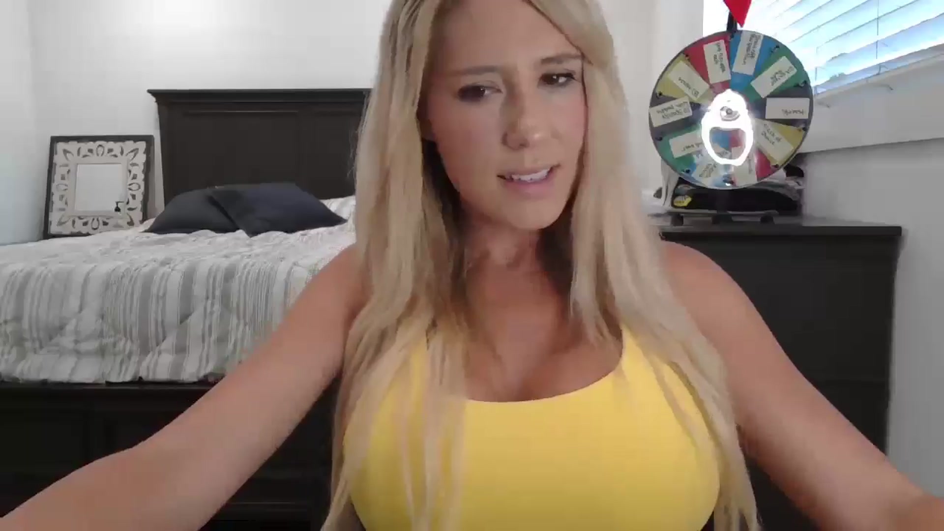 Gallery image thumbnail from blond_milf's myfreecams stream on, 07/30/2024, 20:39 image 4 of 20