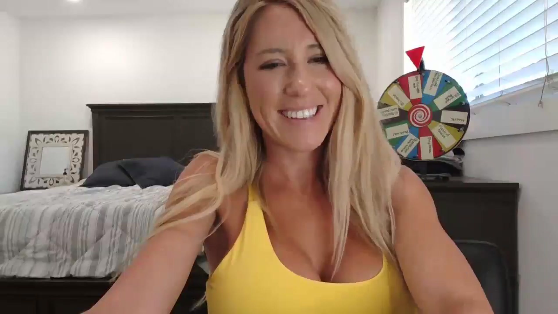 Gallery image thumbnail from blond_milf's myfreecams stream on, 07/30/2024, 22:33 image 7 of 20