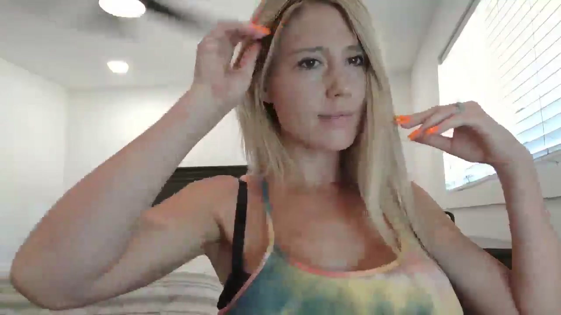 Gallery image thumbnail from blond_milf's myfreecams stream on, 08/07/2024, 19:39 image 18 of 20