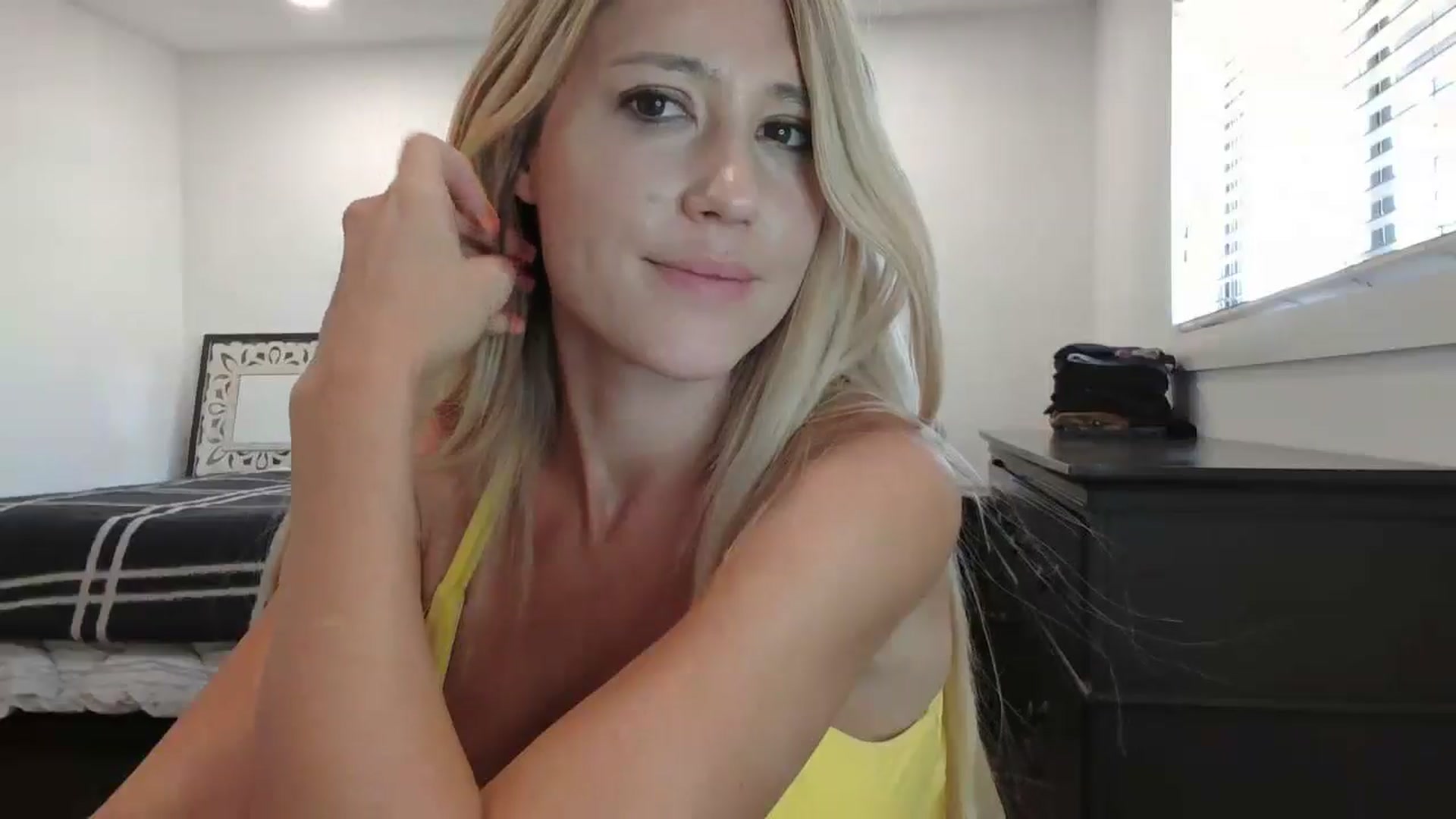Gallery image thumbnail from blond_milf's myfreecams stream on, 08/12/2024, 21:45 image 6 of 20