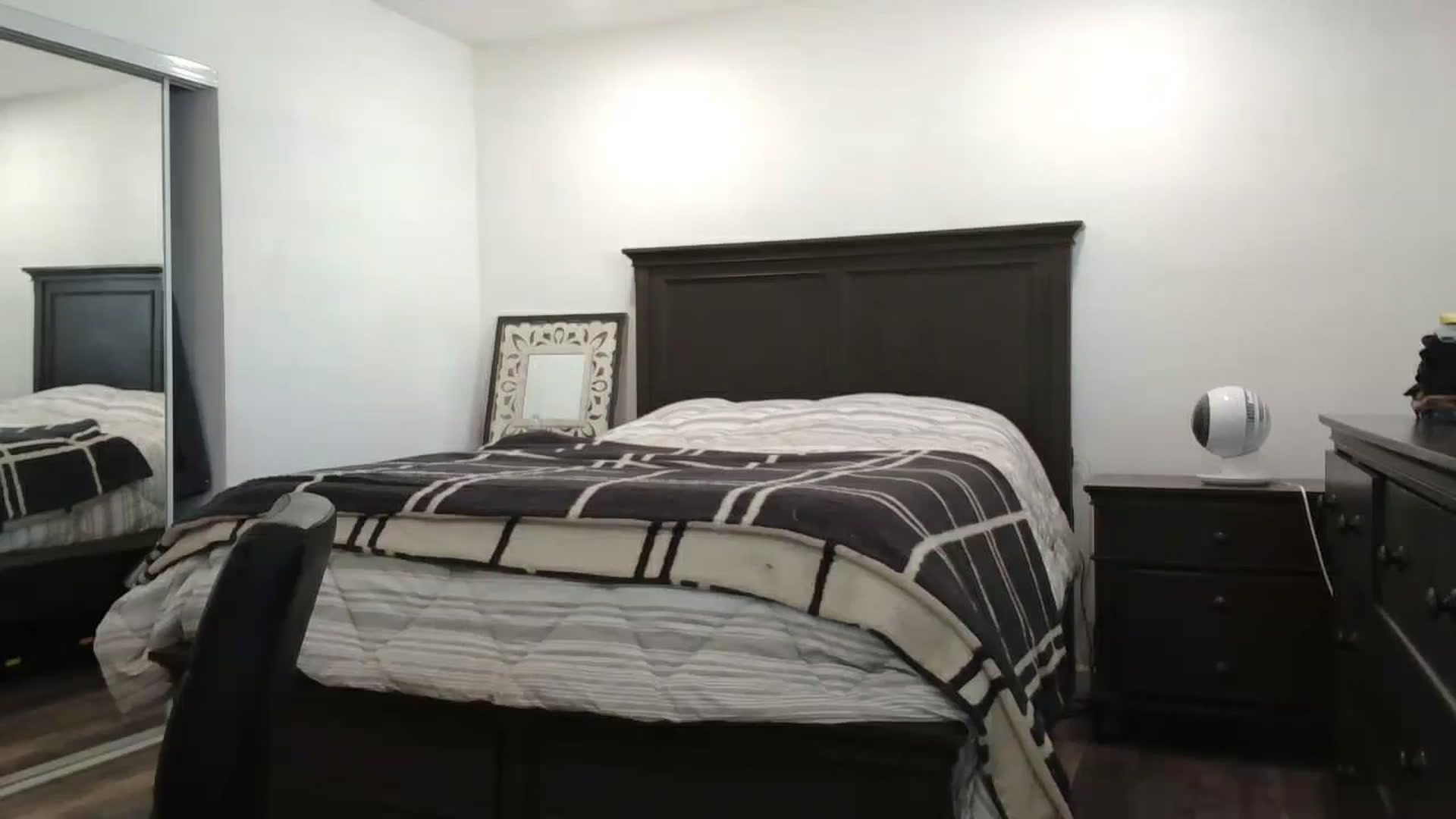 Gallery image thumbnail from blond_milf's myfreecams stream on, 08/13/2024, 20:57 image 16 of 20