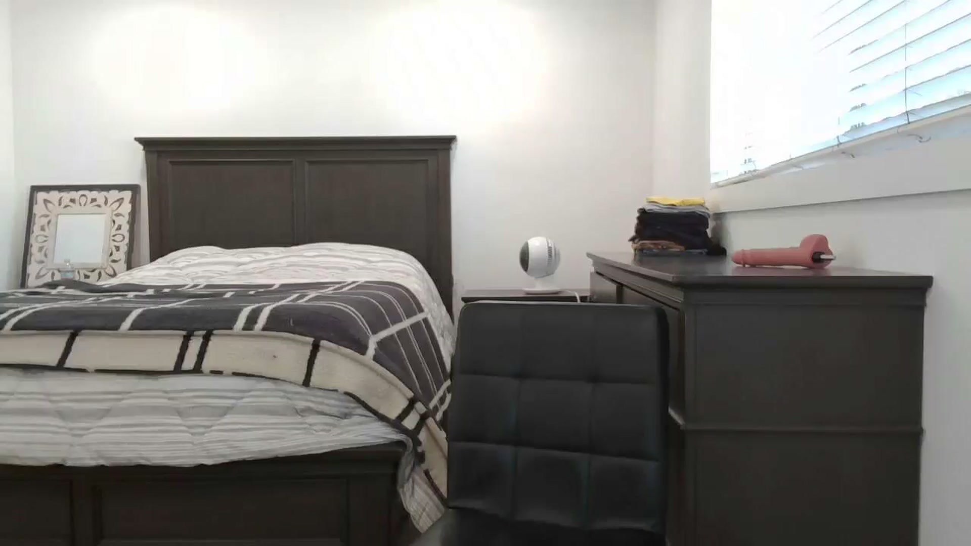 Gallery image thumbnail from blond_milf's myfreecams stream on, 08/13/2024, 22:37 image 7 of 20