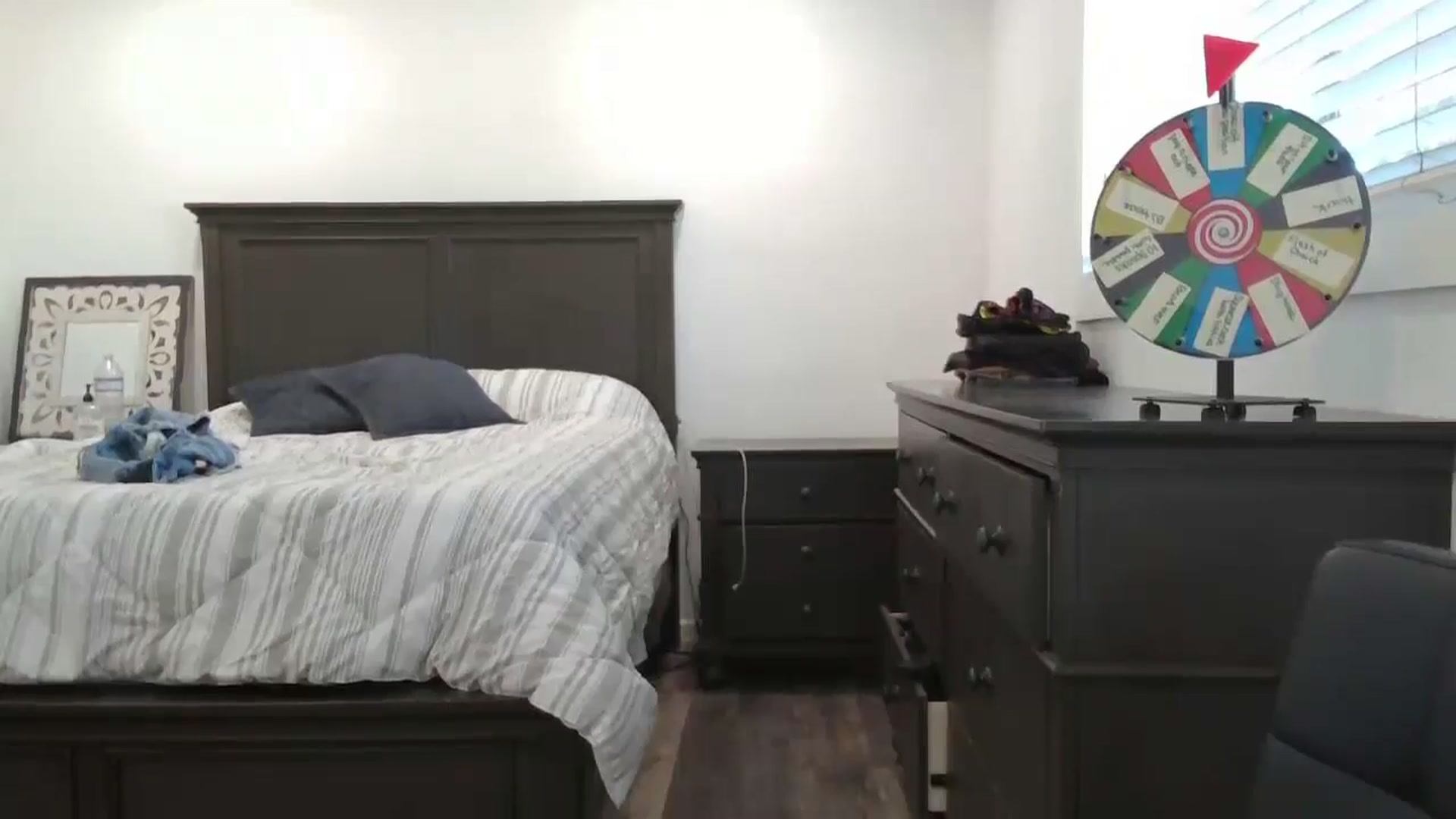 Gallery image thumbnail from blond_milf's myfreecams stream on, 08/16/2024, 22:11 image 11 of 20