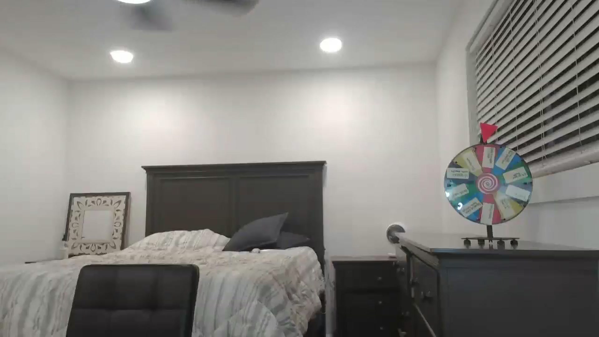 Gallery image thumbnail from blond_milf's myfreecams stream on, 08/20/2024, 07:45 image 12 of 20