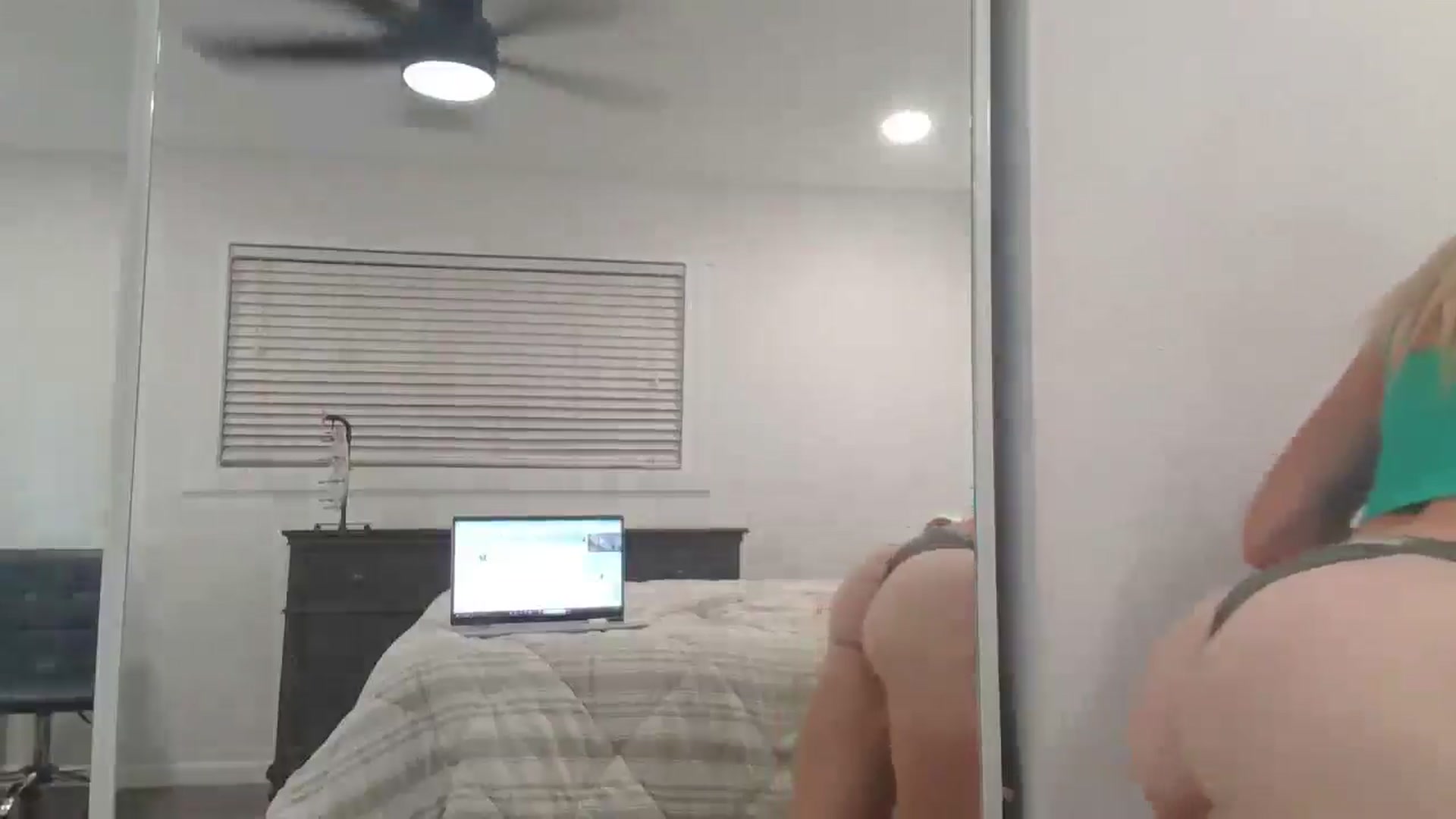Gallery image thumbnail from blond_milf's myfreecams stream on, 08/21/2024, 08:02 image 11 of 20