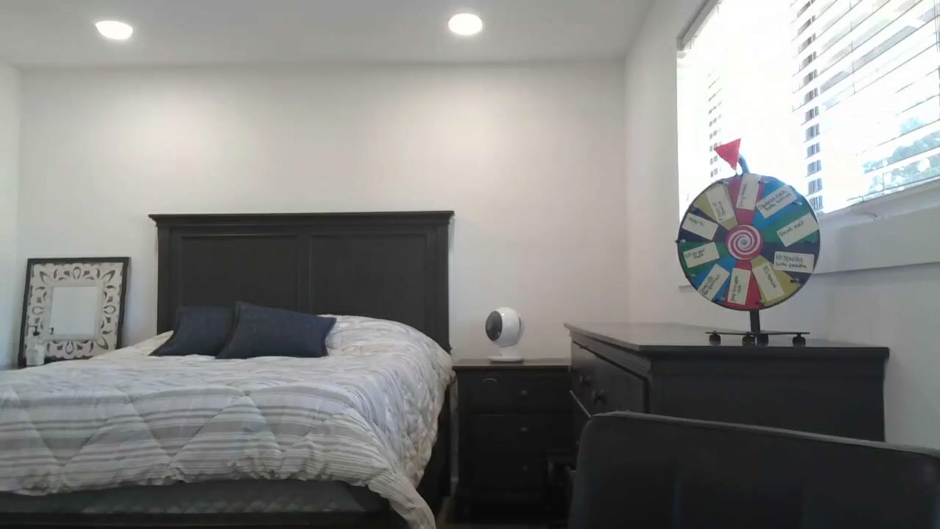 Gallery image thumbnail from blond_milf's myfreecams stream on, 08/21/2024, 19:07 image 6 of 20
