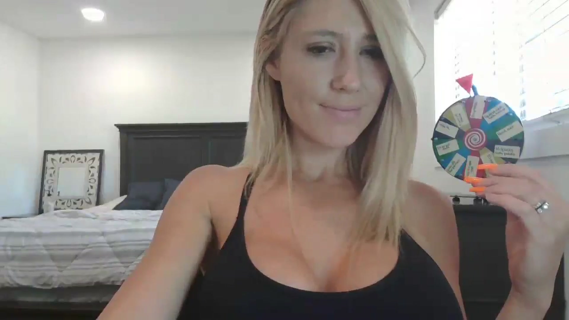 Gallery image thumbnail from blond_milf's myfreecams stream on, 08/21/2024, 20:27 image 15 of 20