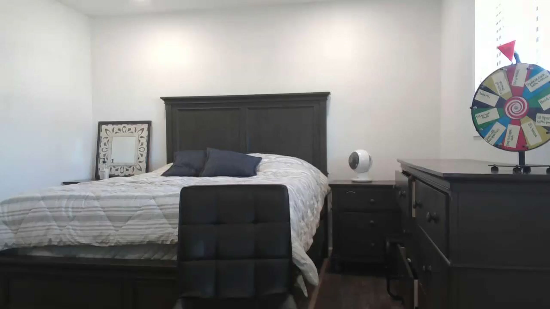 Gallery image thumbnail from blond_milf's myfreecams stream on, 08/21/2024, 20:27 image 5 of 20