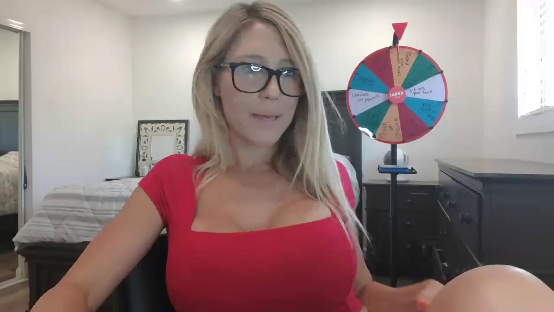 Gallery image thumbnail from blond_milf's myfreecams stream on, 08/22/2024, 22:48 image 14 of 20