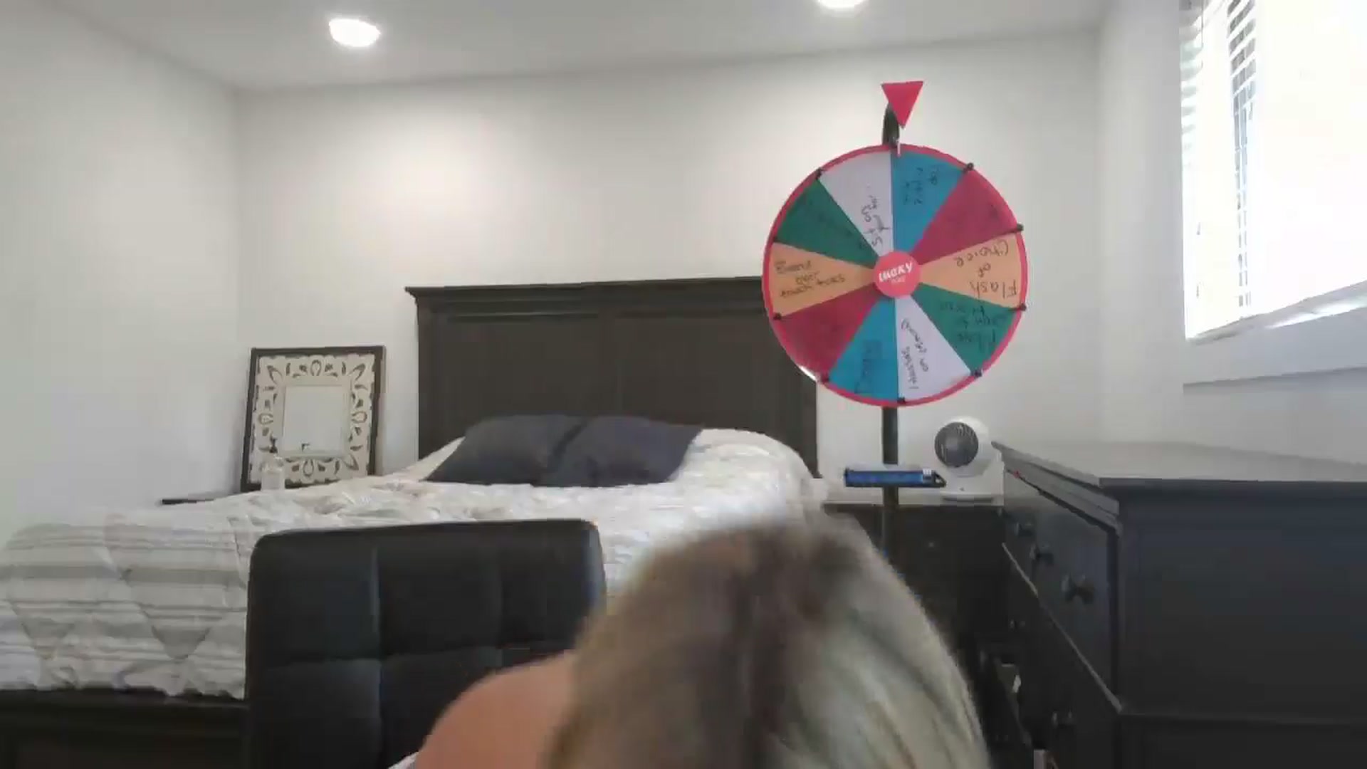 Gallery image thumbnail from blond_milf's myfreecams stream on, 08/23/2024, 22:30 image 17 of 20