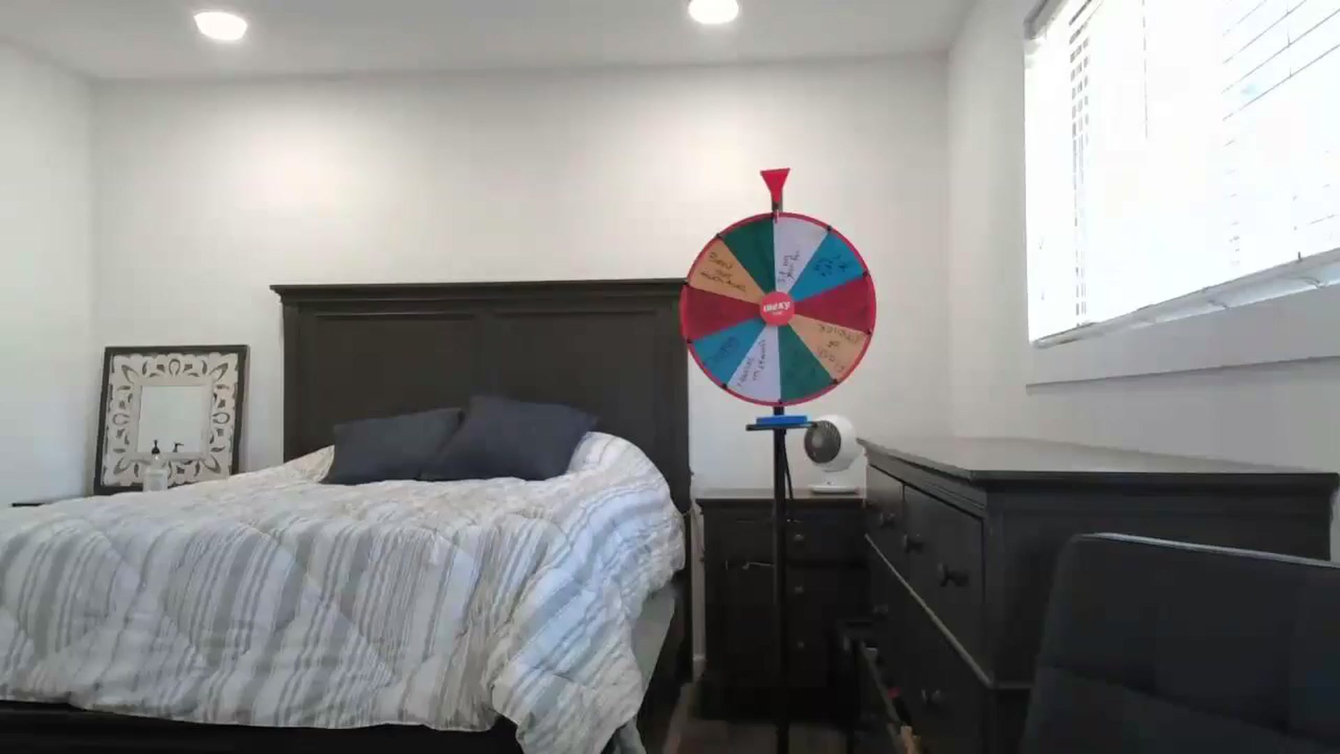 Gallery image thumbnail from blond_milf's myfreecams stream on, 08/28/2024, 21:08 image 9 of 20