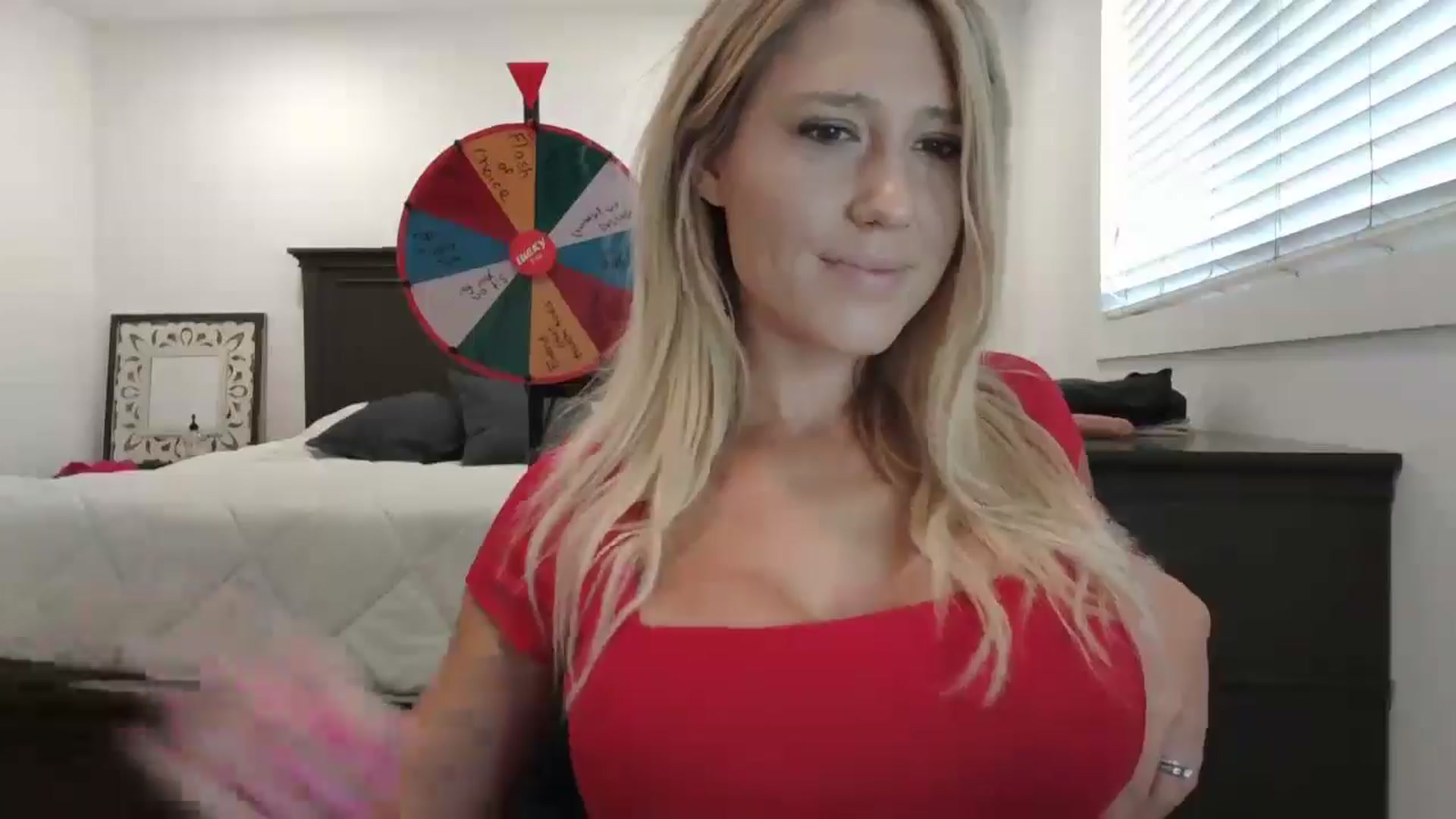 Gallery image thumbnail from blond_milf's myfreecams stream on, 08/30/2024, 21:30 image 4 of 20