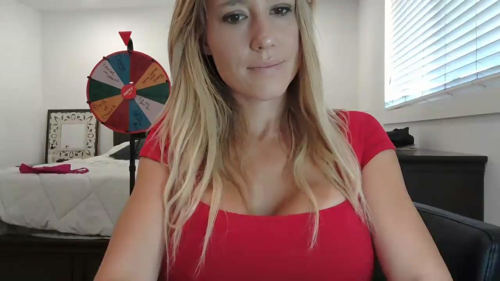 Gallery image thumbnail from blond_milf's myfreecams stream on, 08/30/2024, 21:30 image 18 of 20