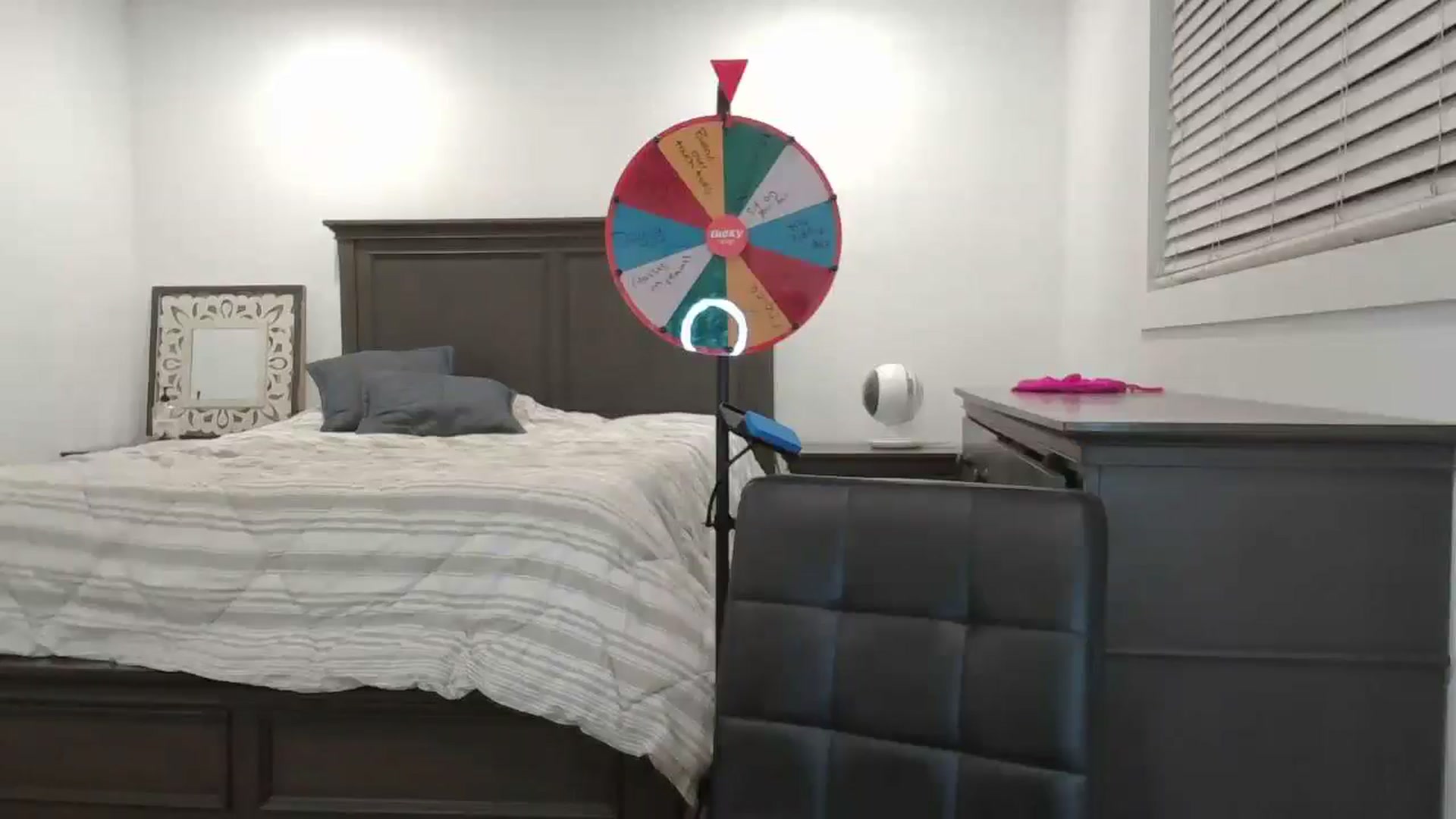 Gallery image thumbnail from blond_milf's myfreecams stream on, 09/04/2024, 07:19 image 12 of 20