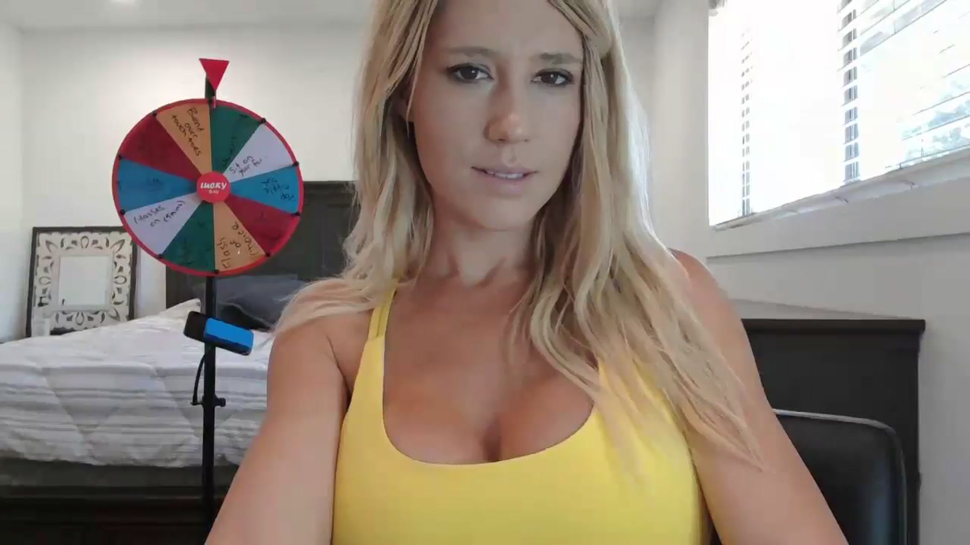 Gallery image thumbnail from blond_milf's myfreecams stream on, 09/04/2024, 20:10 image 16 of 20