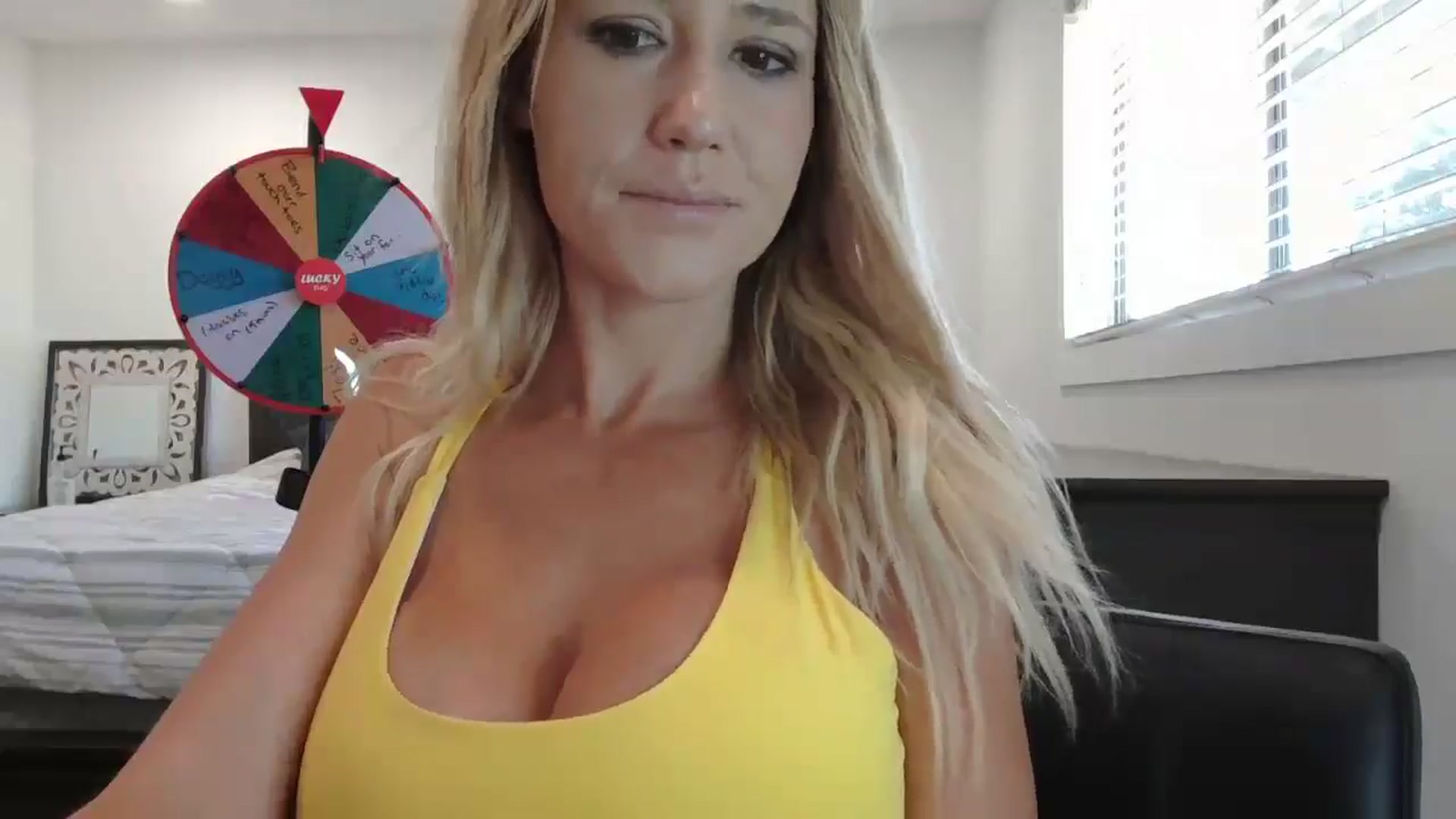 Gallery image thumbnail from blond_milf's myfreecams stream on, 09/04/2024, 20:10 image 17 of 20