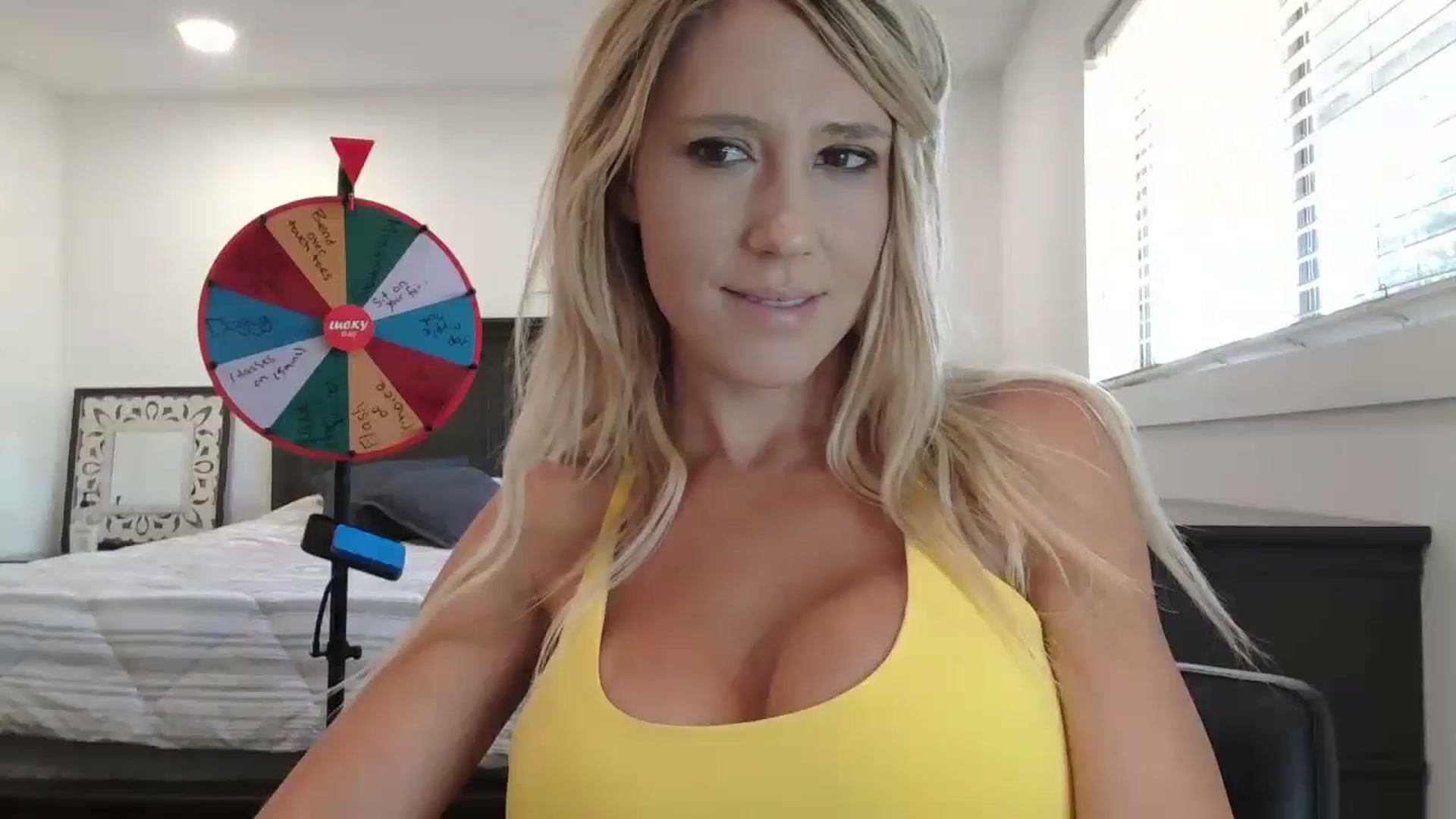 Gallery image thumbnail from blond_milf's myfreecams stream on, 09/04/2024, 20:39 image 1 of 20