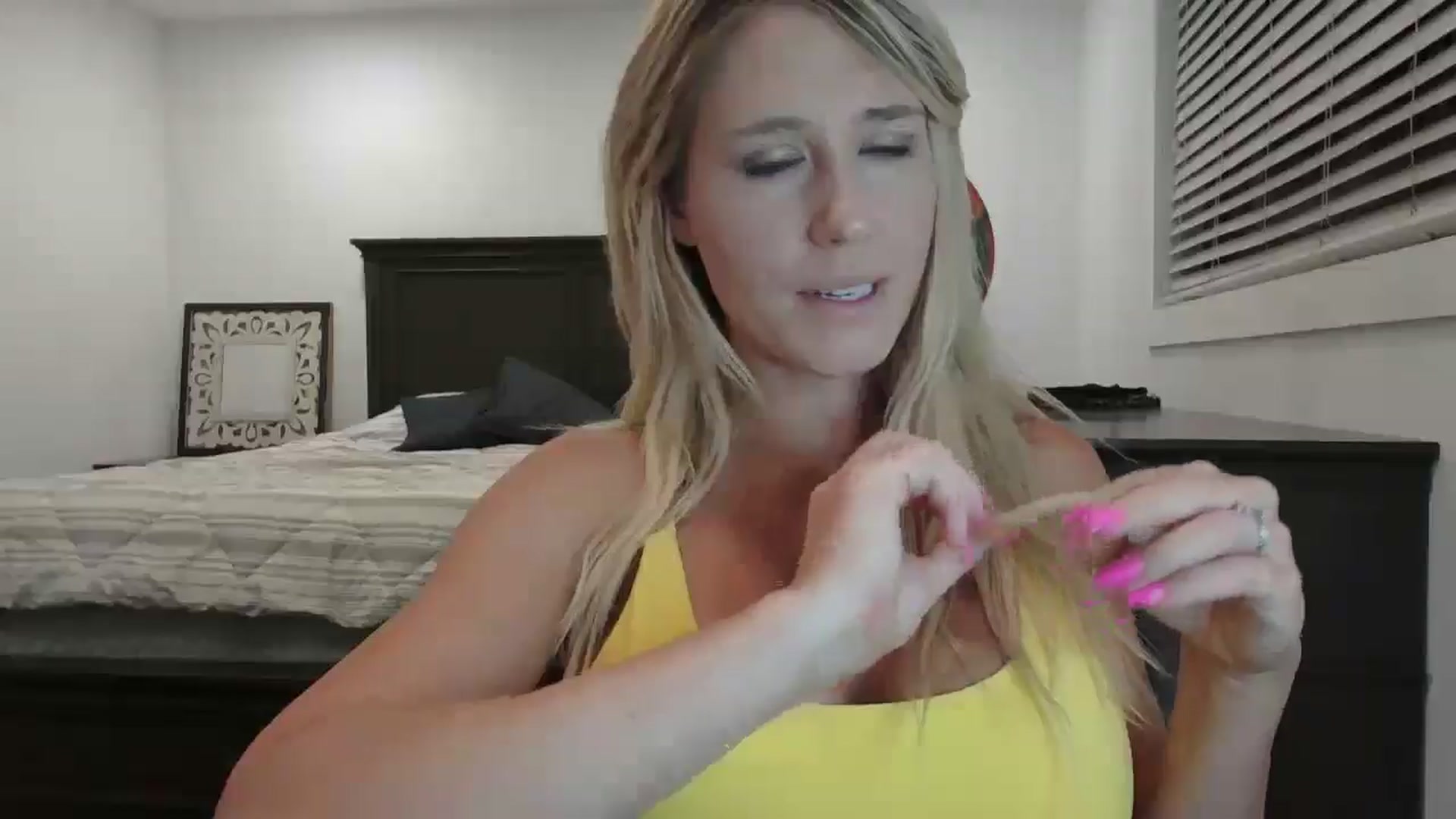 Gallery image thumbnail from blond_milf's myfreecams stream on, 09/05/2024, 06:23 image 4 of 20