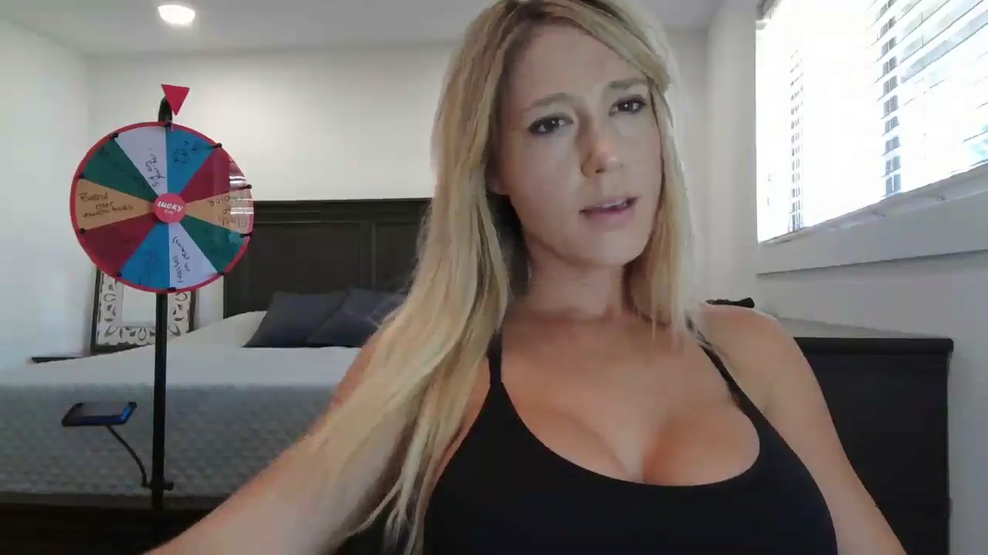 Gallery image thumbnail from blond_milf's myfreecams stream on, 09/10/2024, 21:10 image 3 of 20