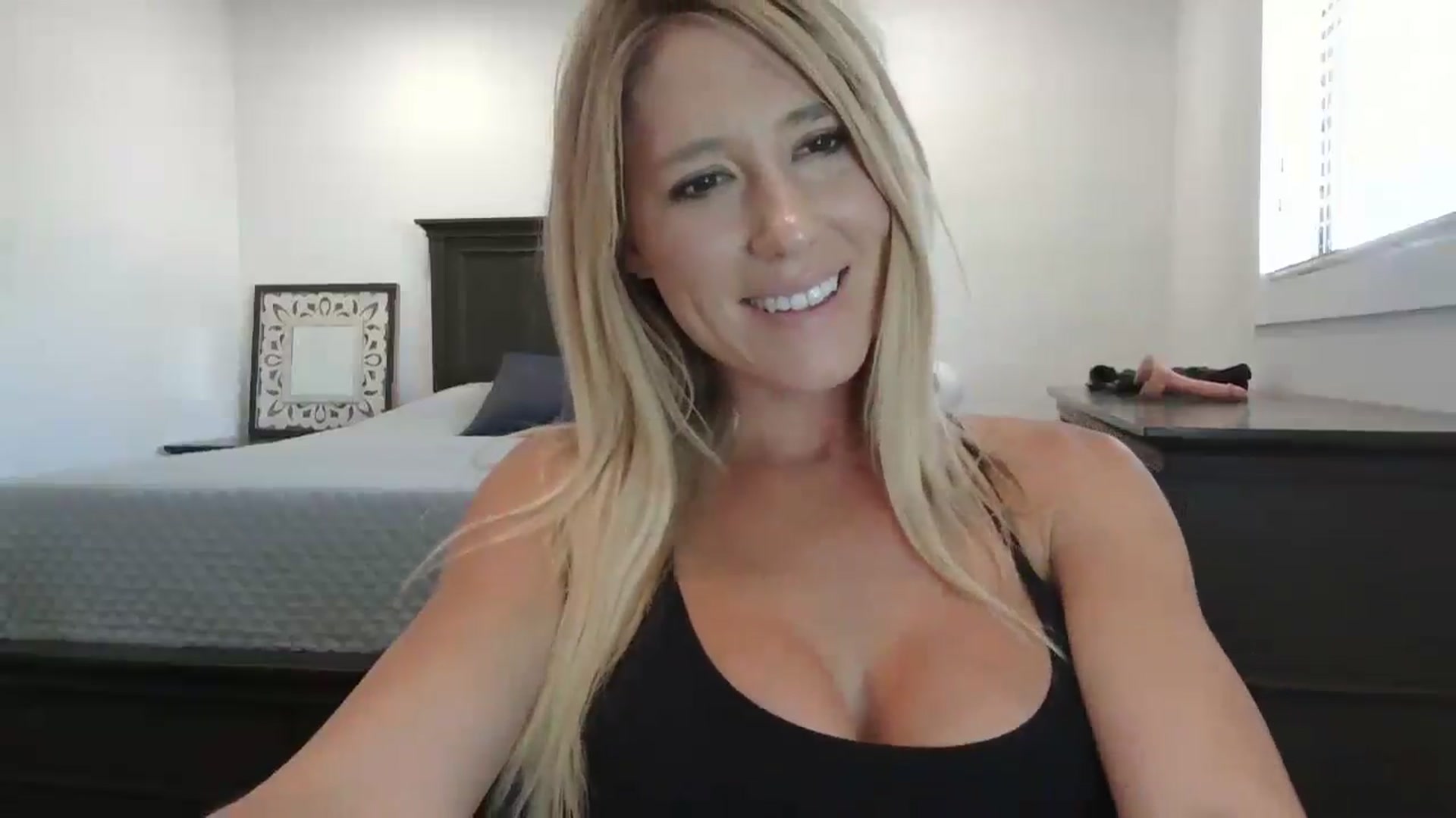 Gallery image thumbnail from blond_milf's myfreecams stream on, 09/10/2024, 21:10 image 20 of 20