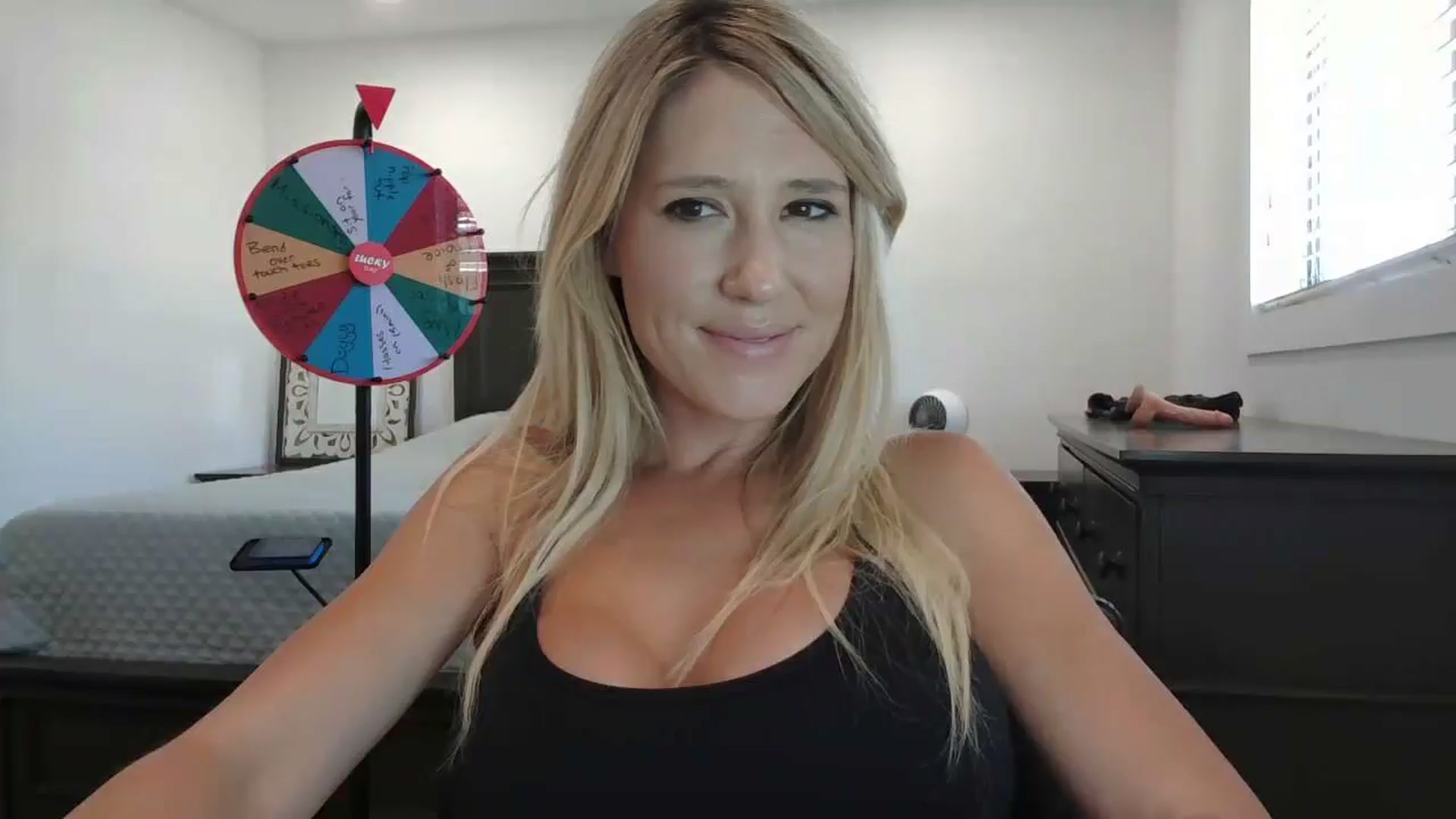 Gallery image thumbnail from blond_milf's myfreecams stream on, 09/10/2024, 21:10 image 14 of 20