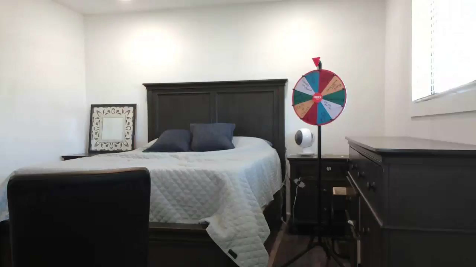 Gallery image thumbnail from blond_milf's myfreecams stream on, 09/11/2024, 22:09 image 12 of 20