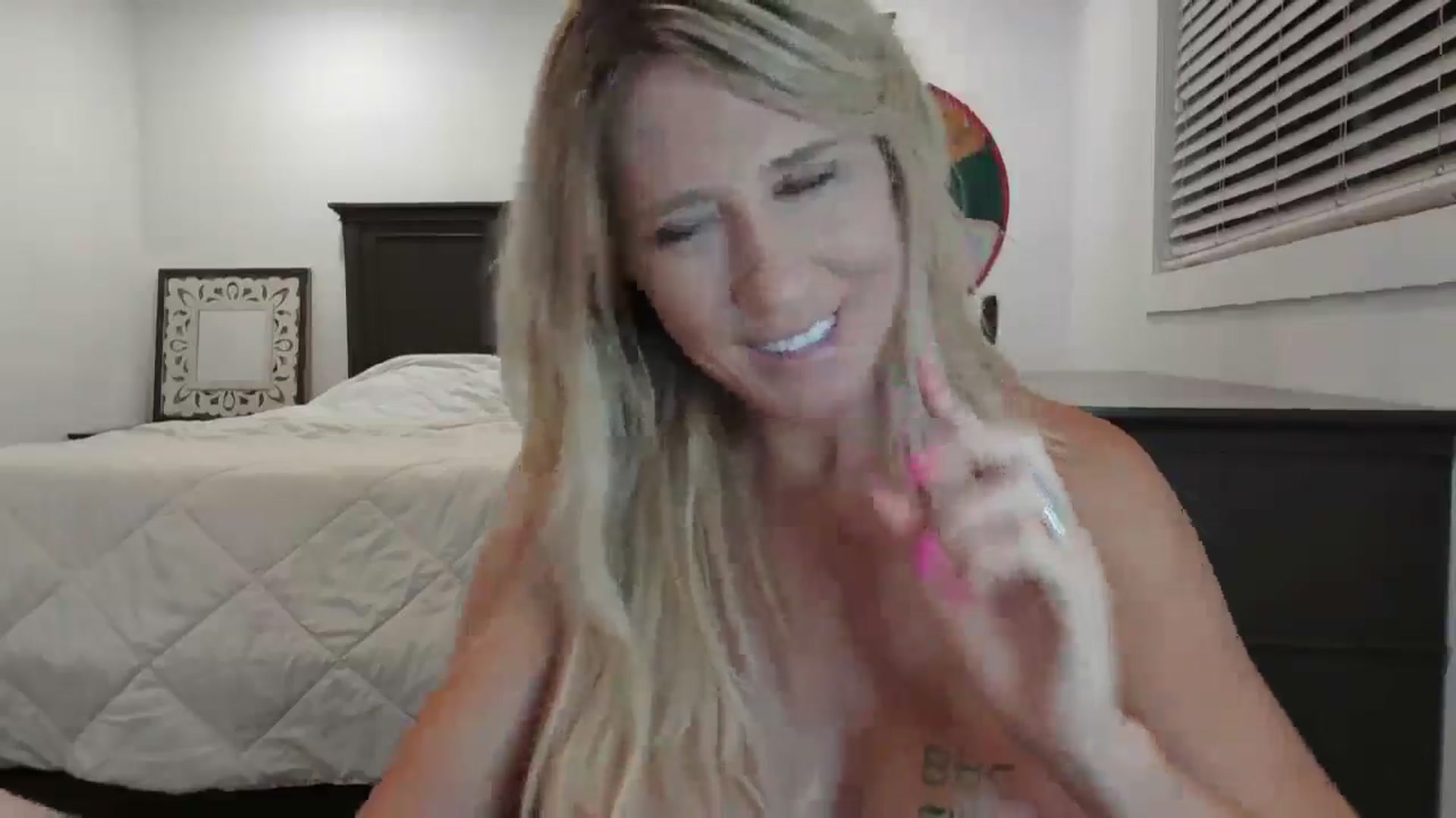 Gallery image thumbnail from blond_milf's myfreecams stream on, 09/12/2024, 07:33 image 14 of 20