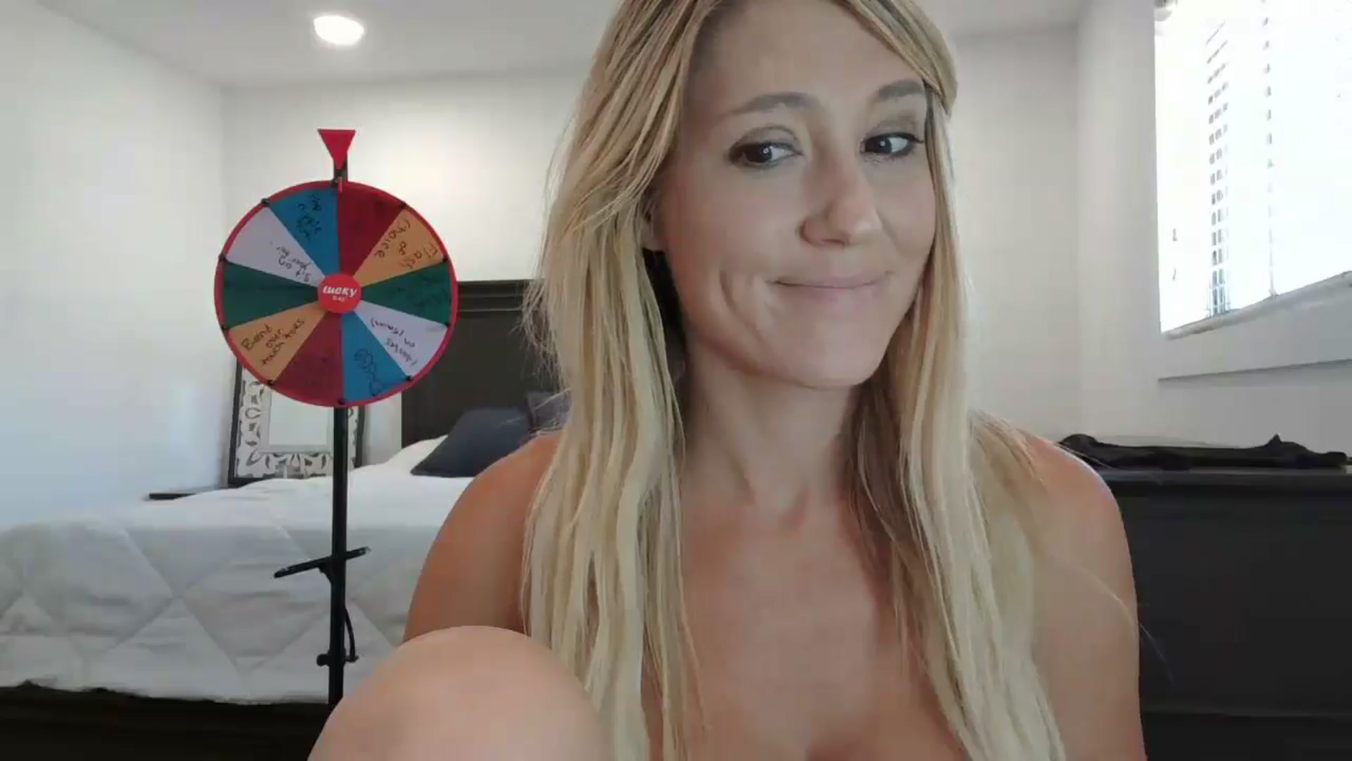 Gallery image thumbnail from blond_milf's myfreecams stream on, 09/12/2024, 20:41 image 16 of 20
