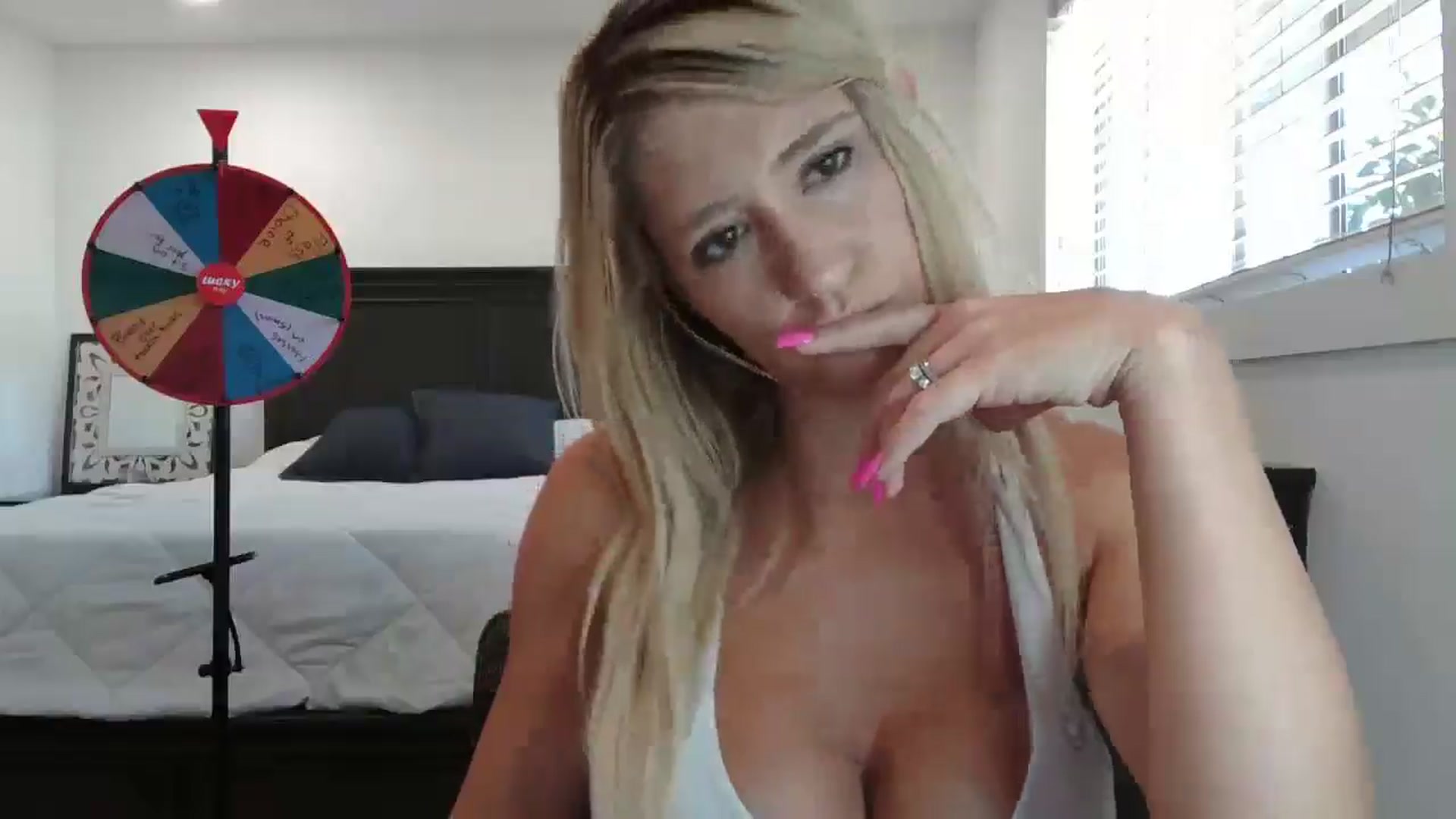 Gallery image thumbnail from blond_milf's myfreecams stream on, 09/12/2024, 20:41 image 14 of 20