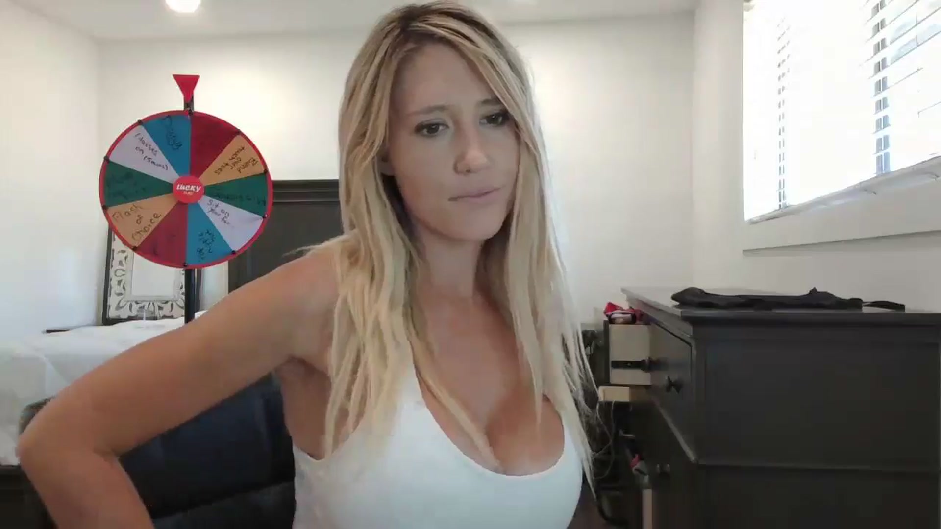 Gallery image thumbnail from blond_milf's myfreecams stream on, 09/12/2024, 22:21 image 10 of 20