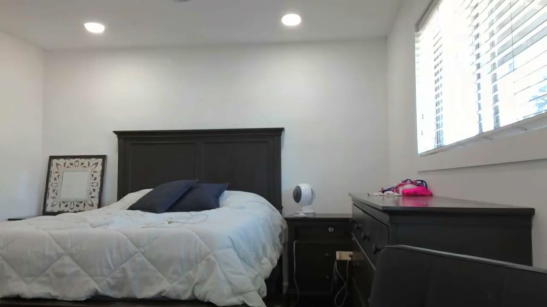 Gallery image thumbnail from blond_milf's myfreecams stream on, 09/13/2024, 22:04 image 9 of 20
