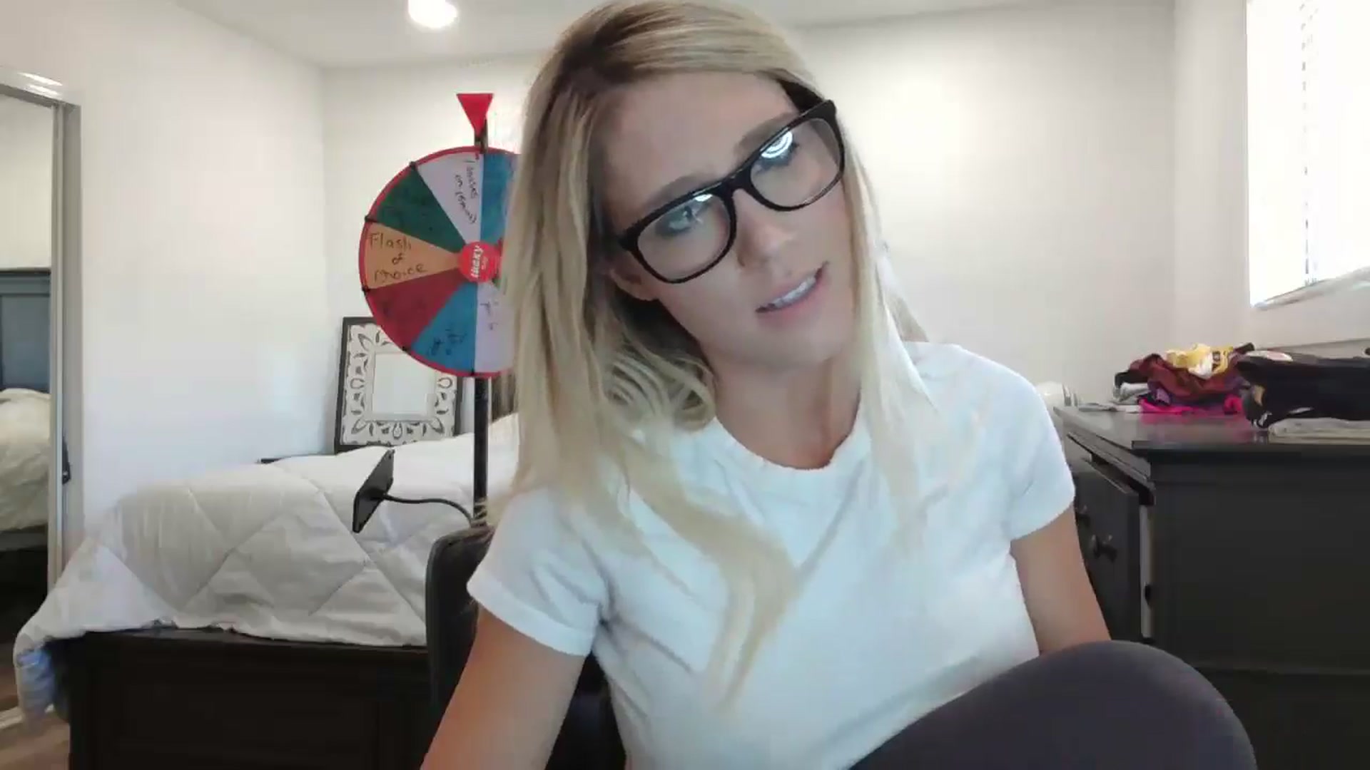 Gallery image thumbnail from blond_milf's myfreecams stream on, 09/17/2024, 06:03 image 5 of 20