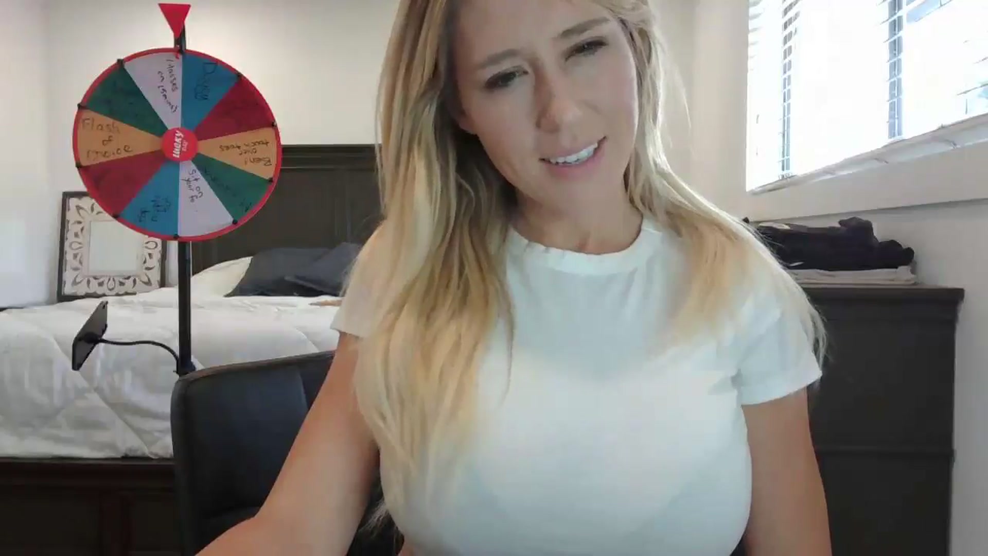 Gallery image thumbnail from blond_milf's myfreecams stream on, 09/17/2024, 06:03 image 12 of 20