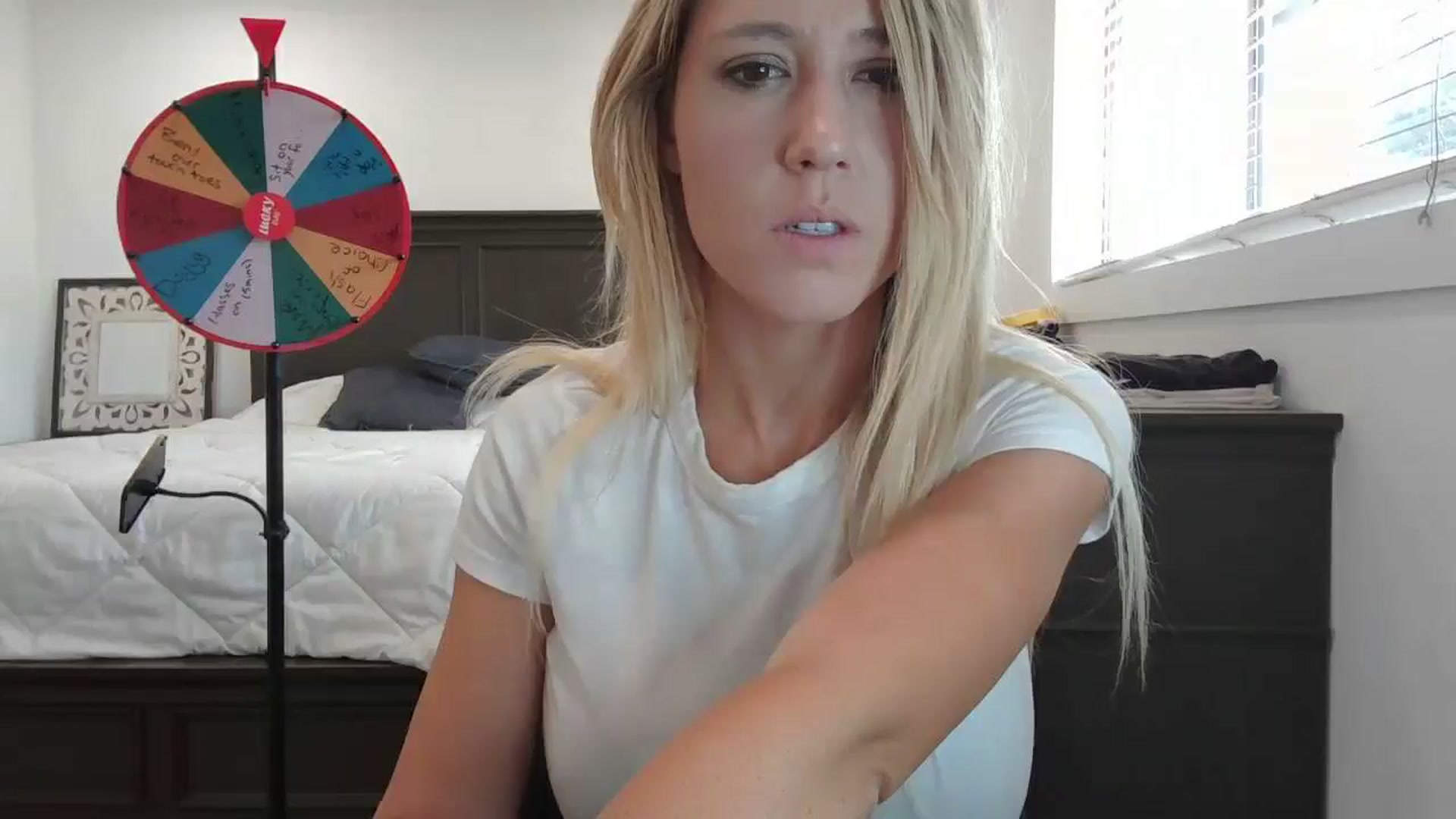 Gallery image thumbnail from blond_milf's myfreecams stream on, 09/17/2024, 06:03 image 14 of 20