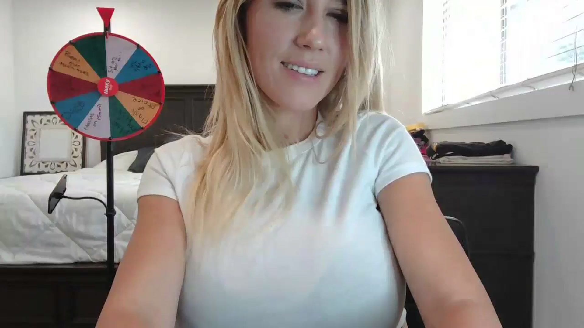 Gallery image thumbnail from blond_milf's myfreecams stream on, 09/17/2024, 06:03 image 16 of 20